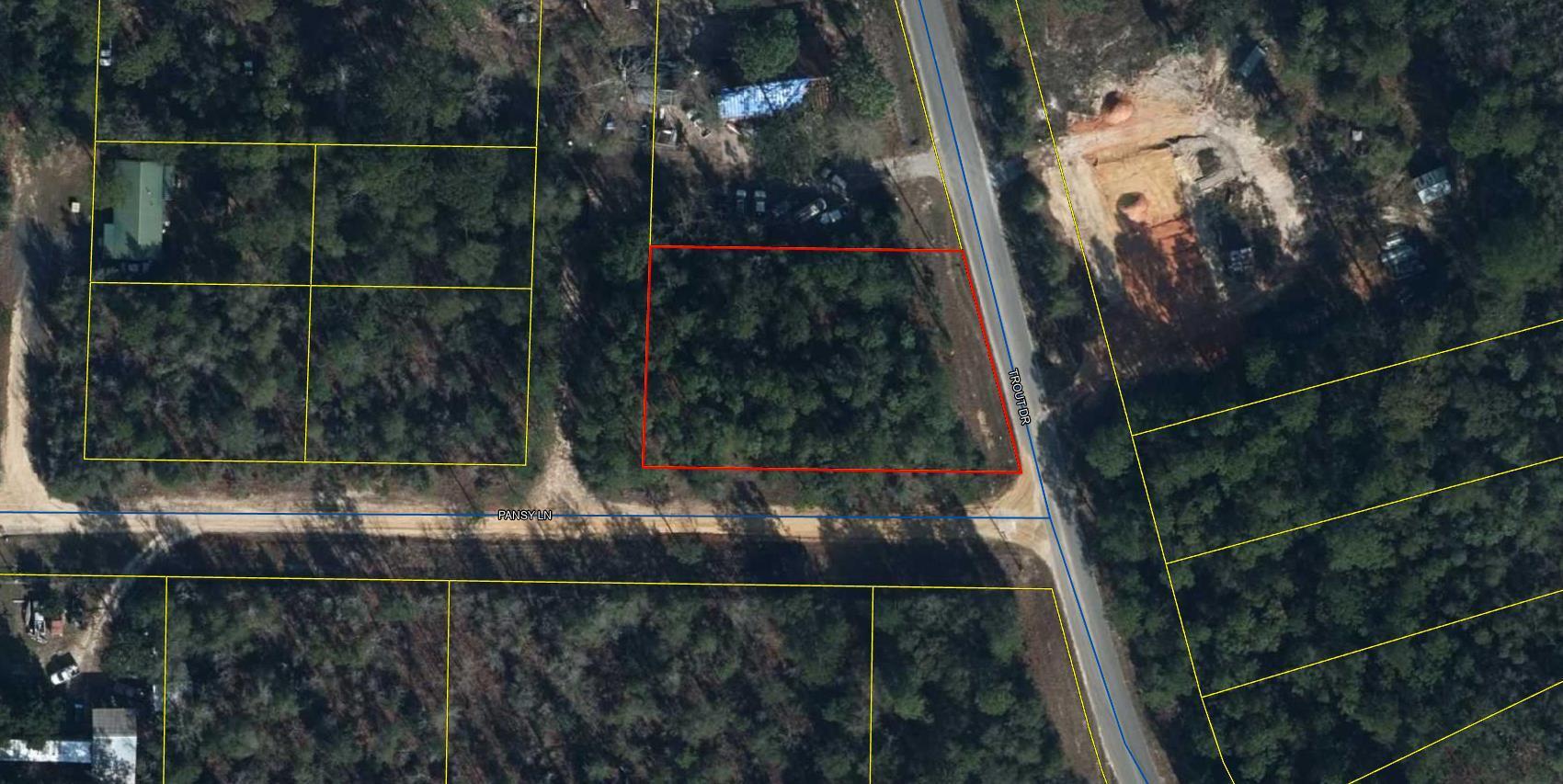 Nice double lot with paved road frontage. Conveniently located between DeFuniak Springs and Crestview and close to I-10 access. Perfect for those looking to build their dream home or manufactured home. Buyer to verify all measurements to own satisfaction.