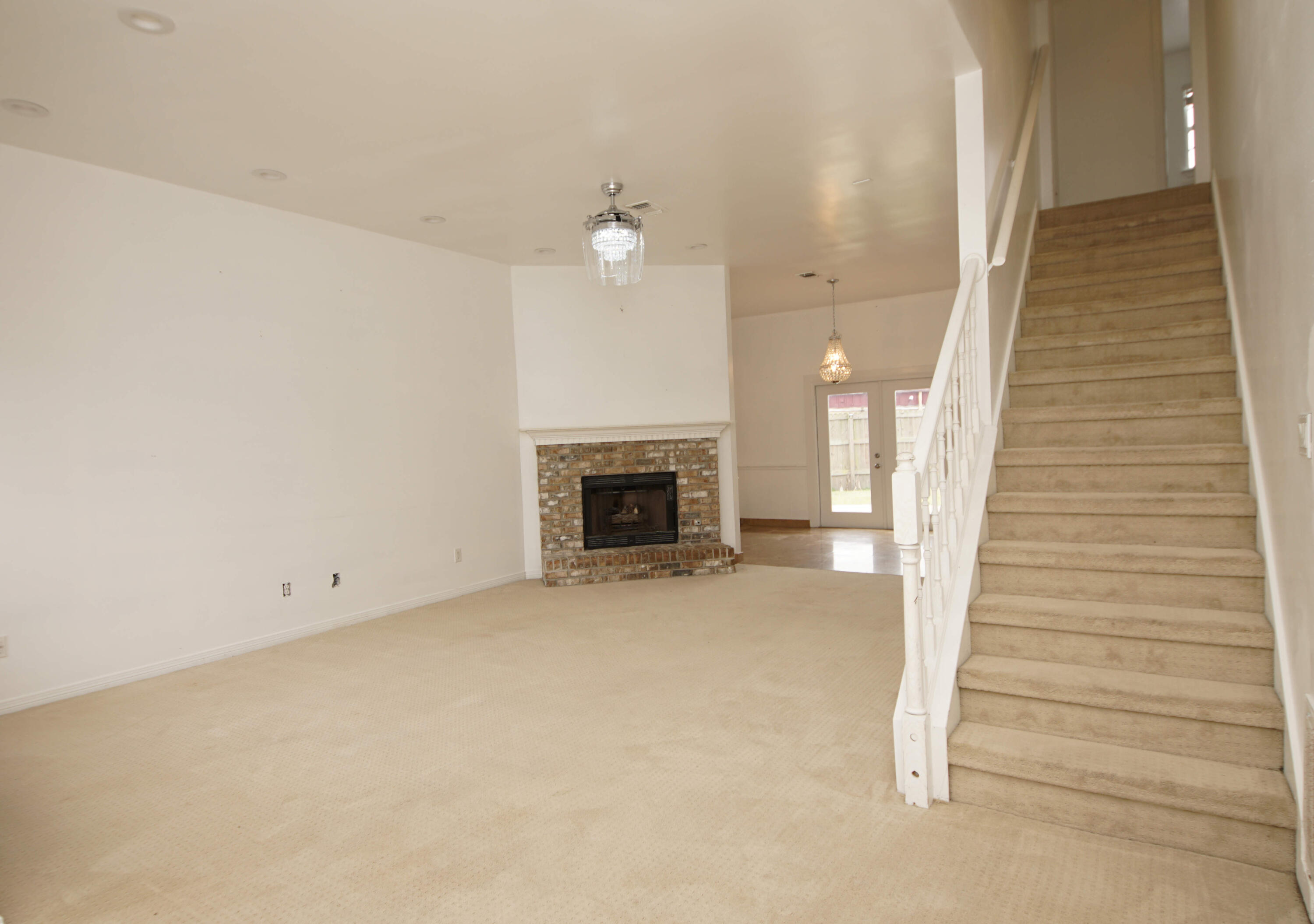 EMERALD ESTATES - Residential Lease