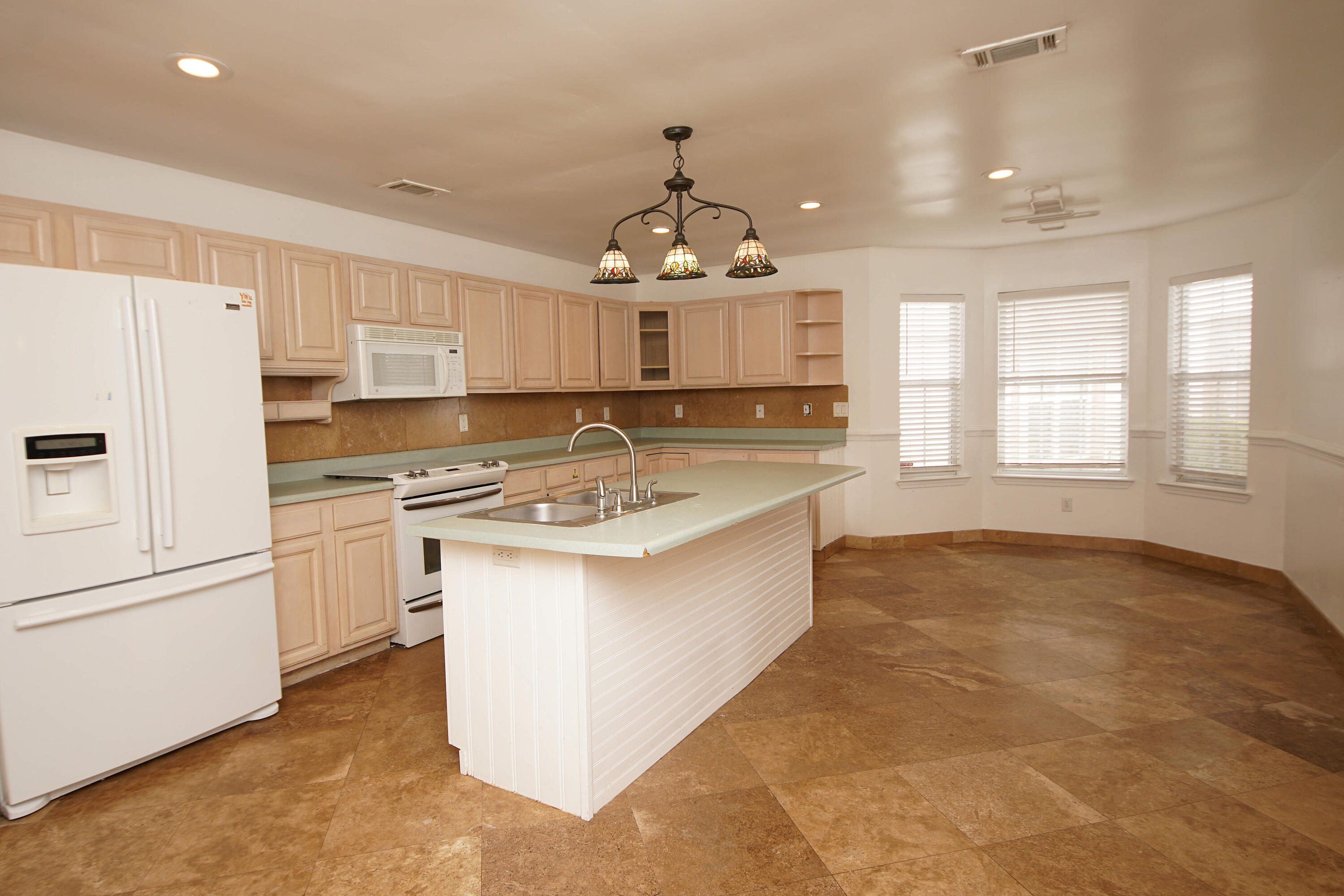 EMERALD ESTATES - Residential Lease