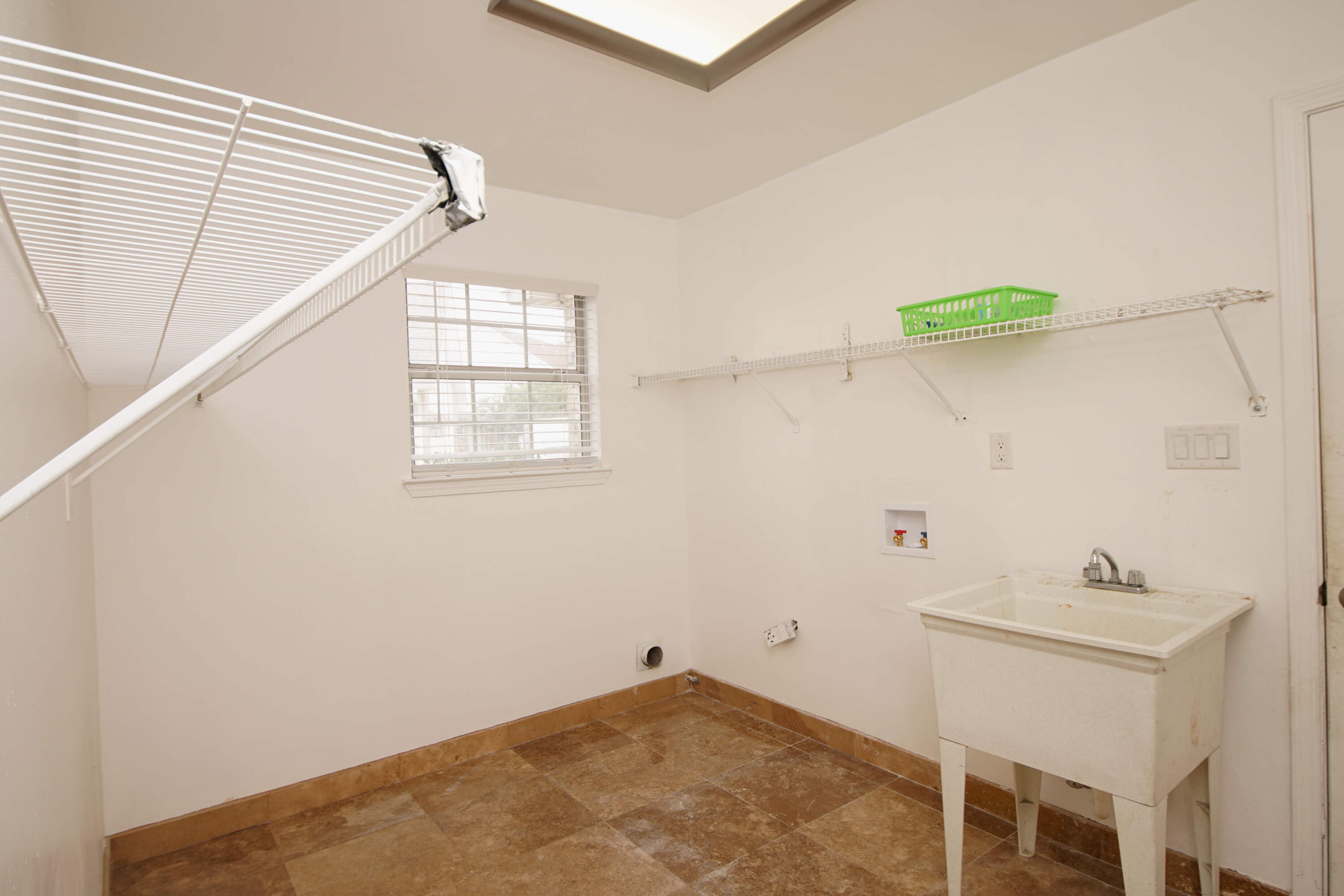 EMERALD ESTATES - Residential Lease