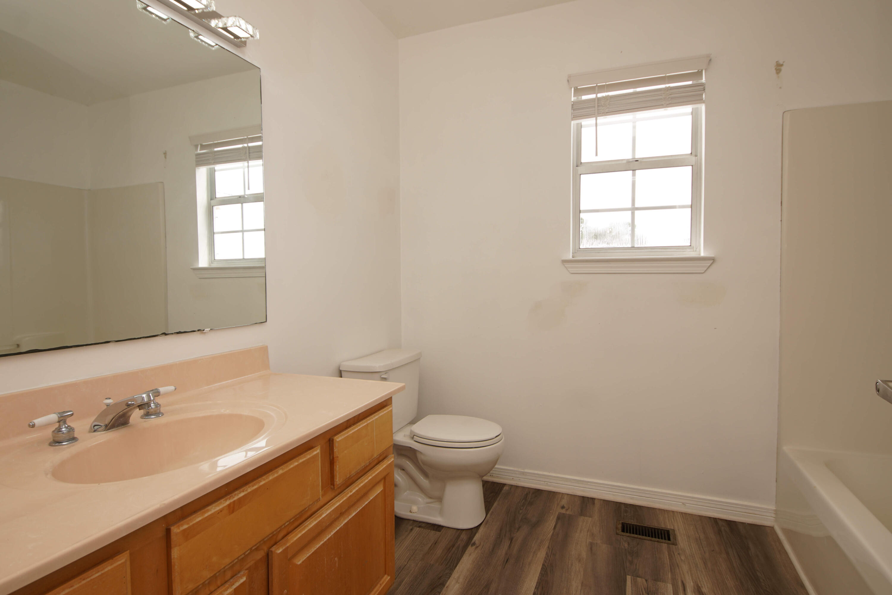 EMERALD ESTATES - Residential Lease