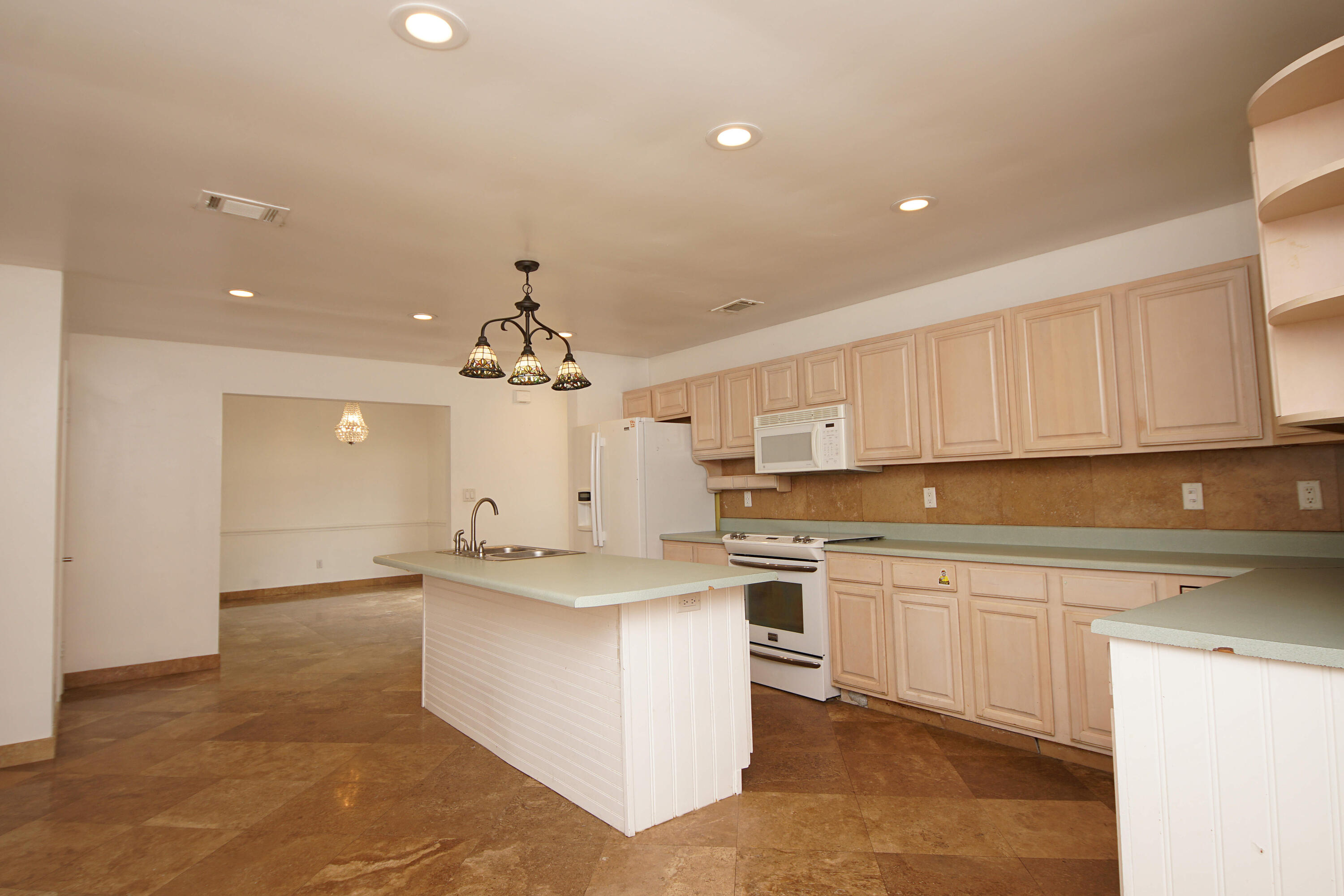 EMERALD ESTATES - Residential Lease