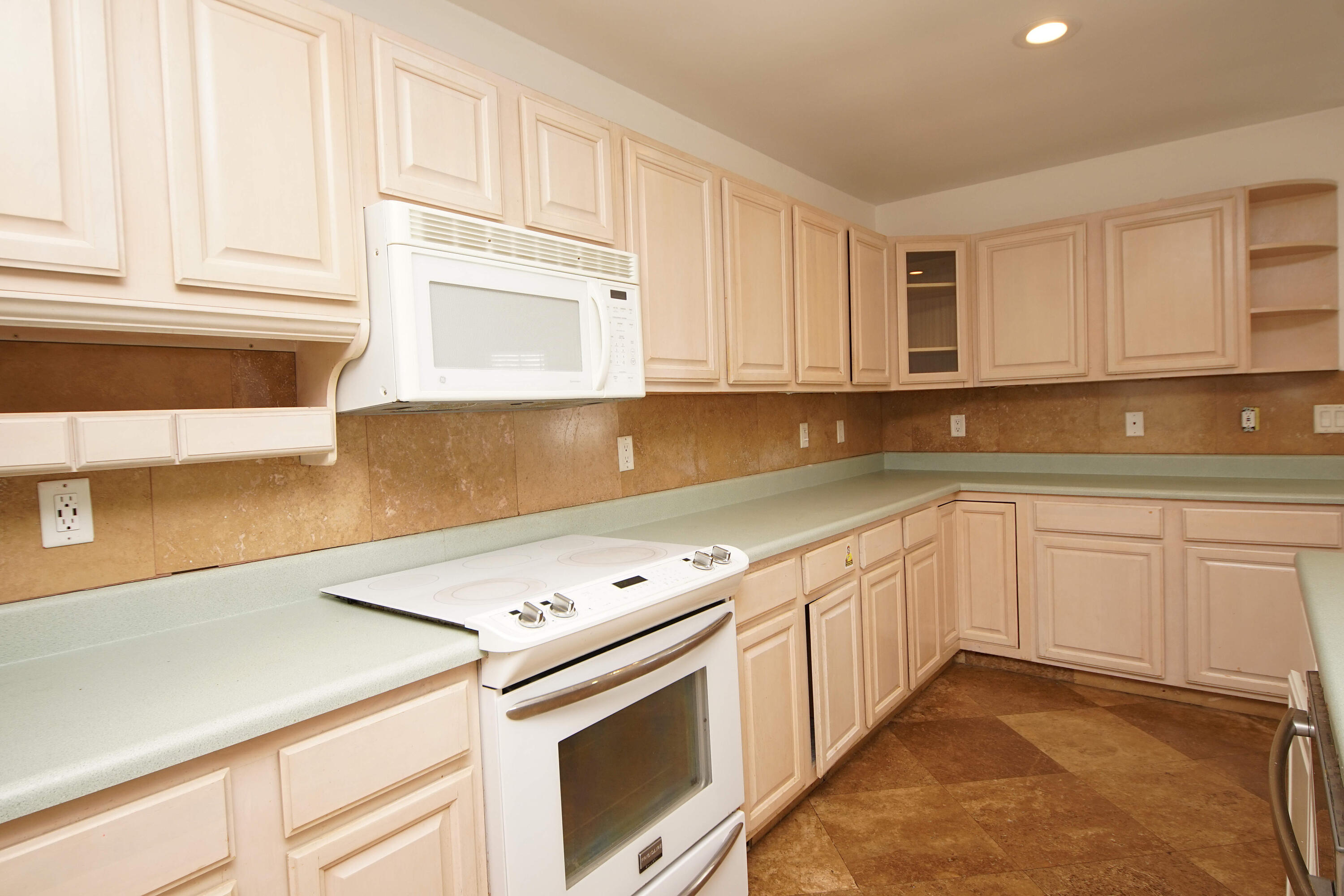 EMERALD ESTATES - Residential Lease