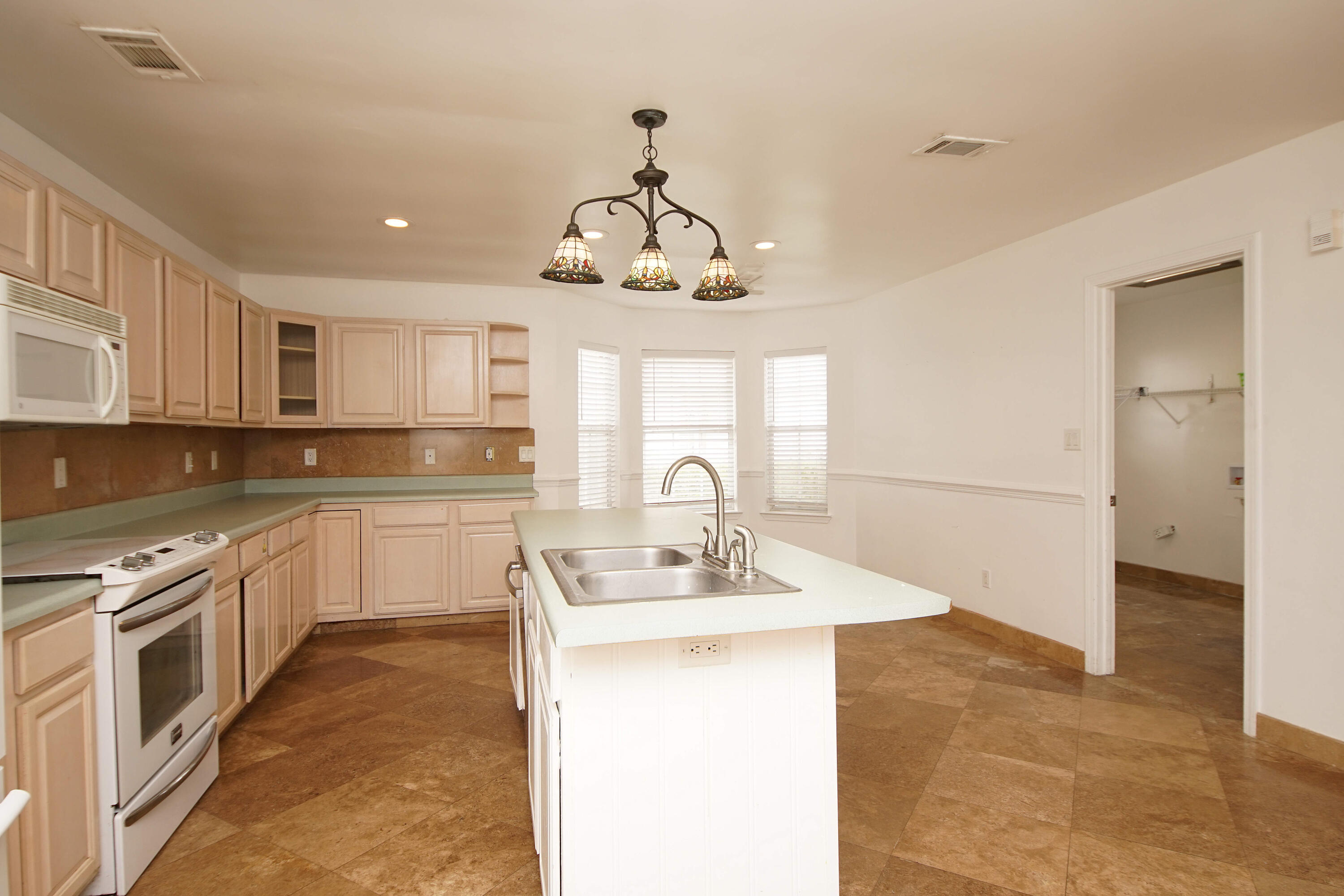 EMERALD ESTATES - Residential Lease
