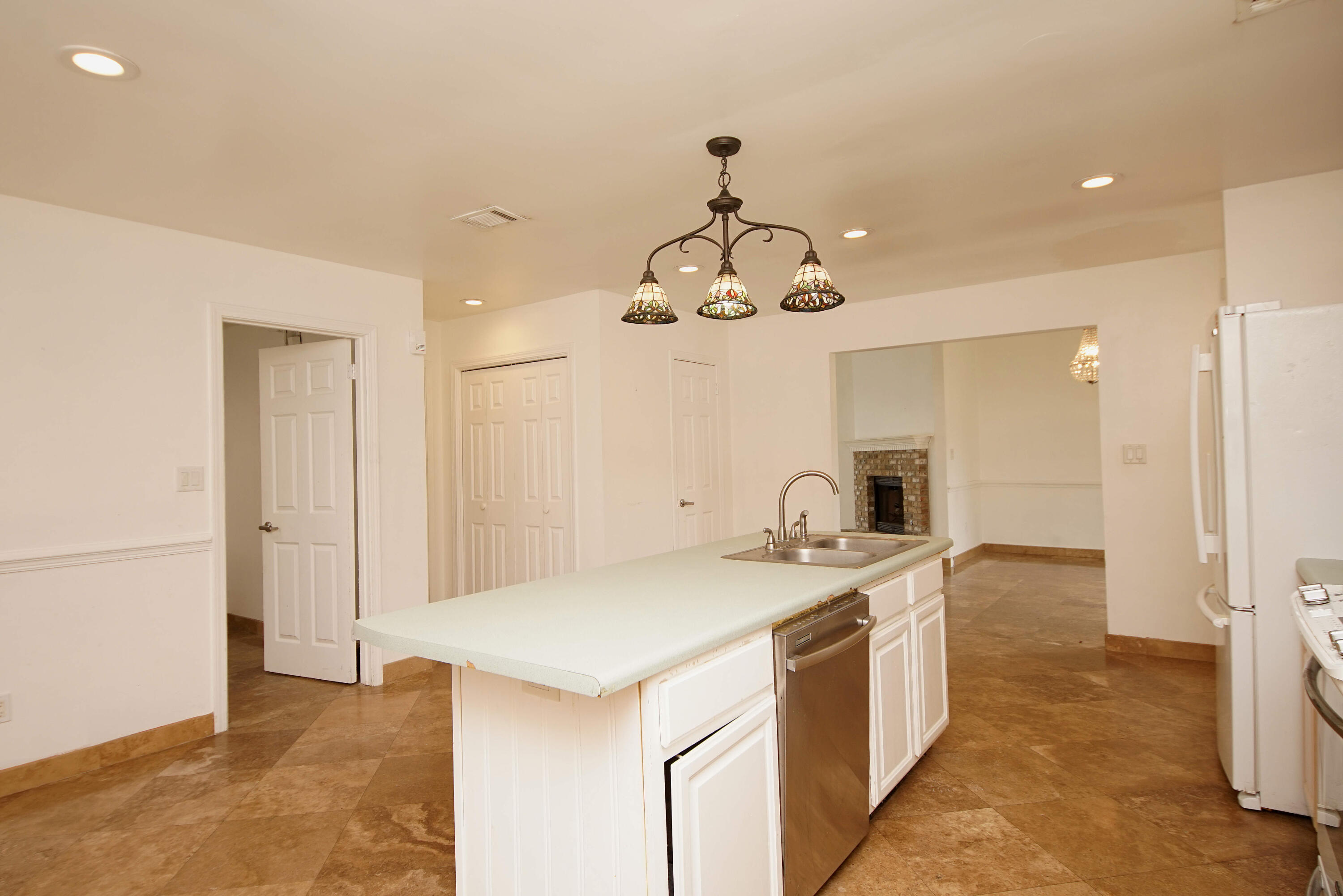 EMERALD ESTATES - Residential Lease