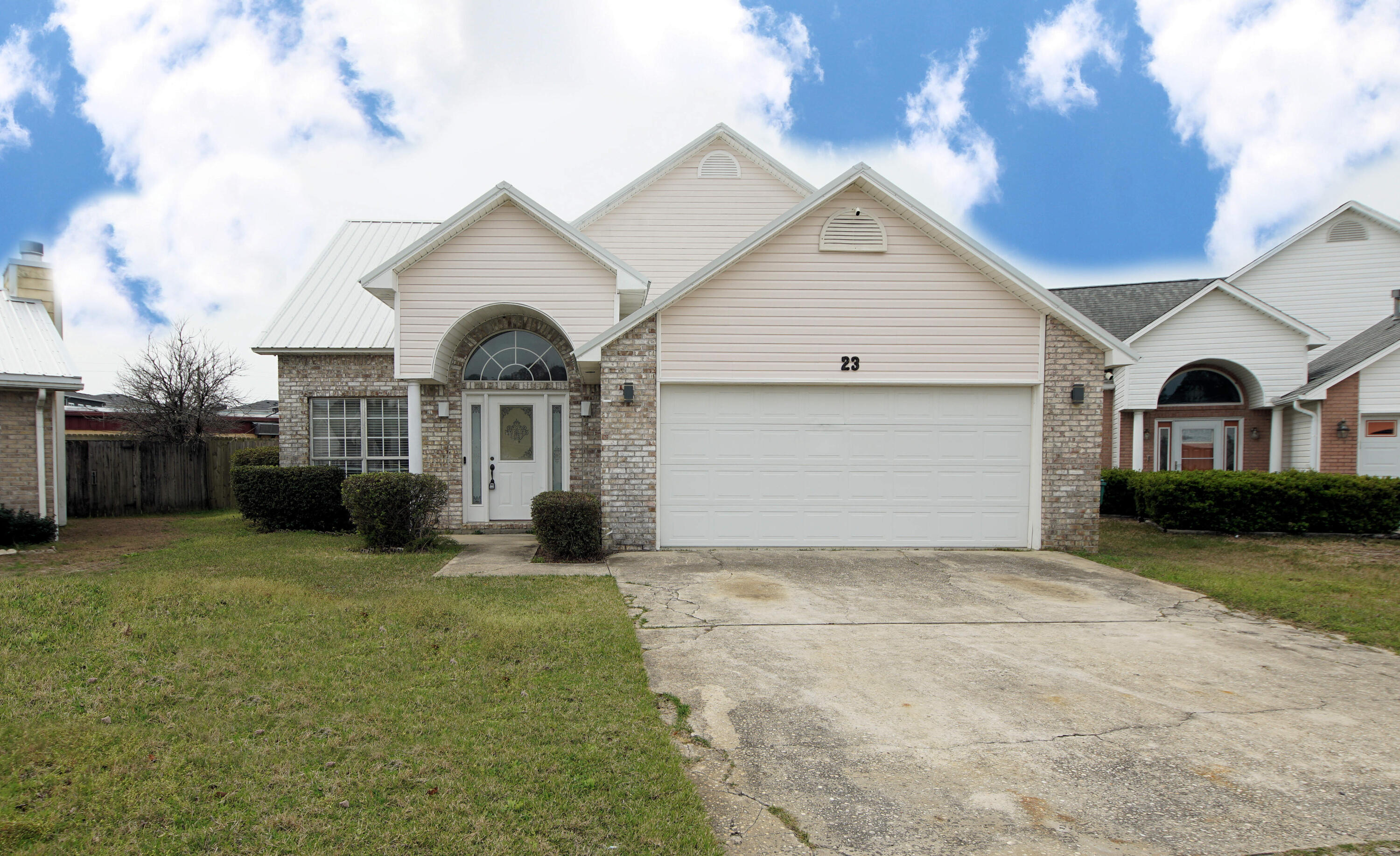 EMERALD ESTATES - Residential Lease