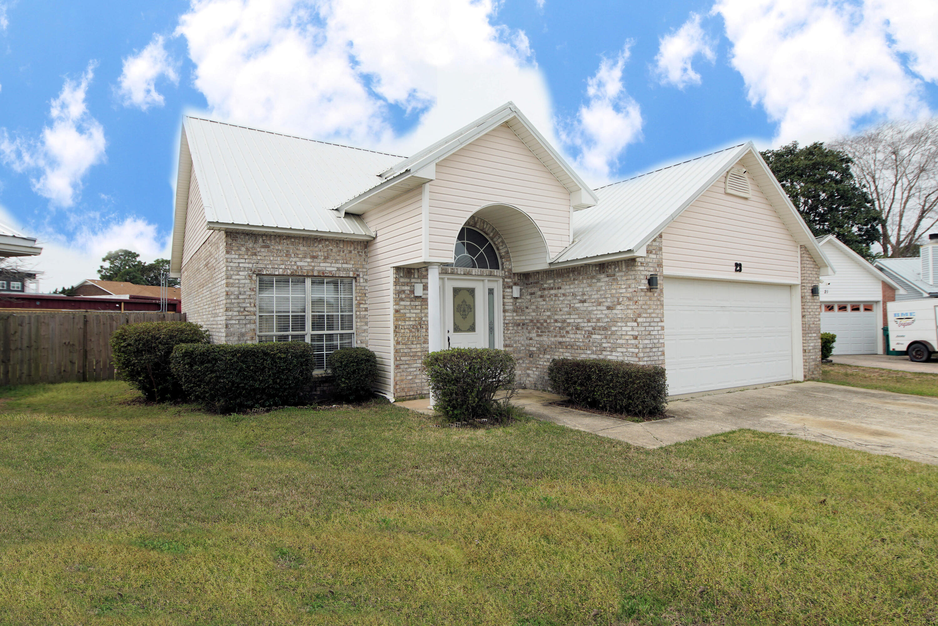 EMERALD ESTATES - Residential Lease