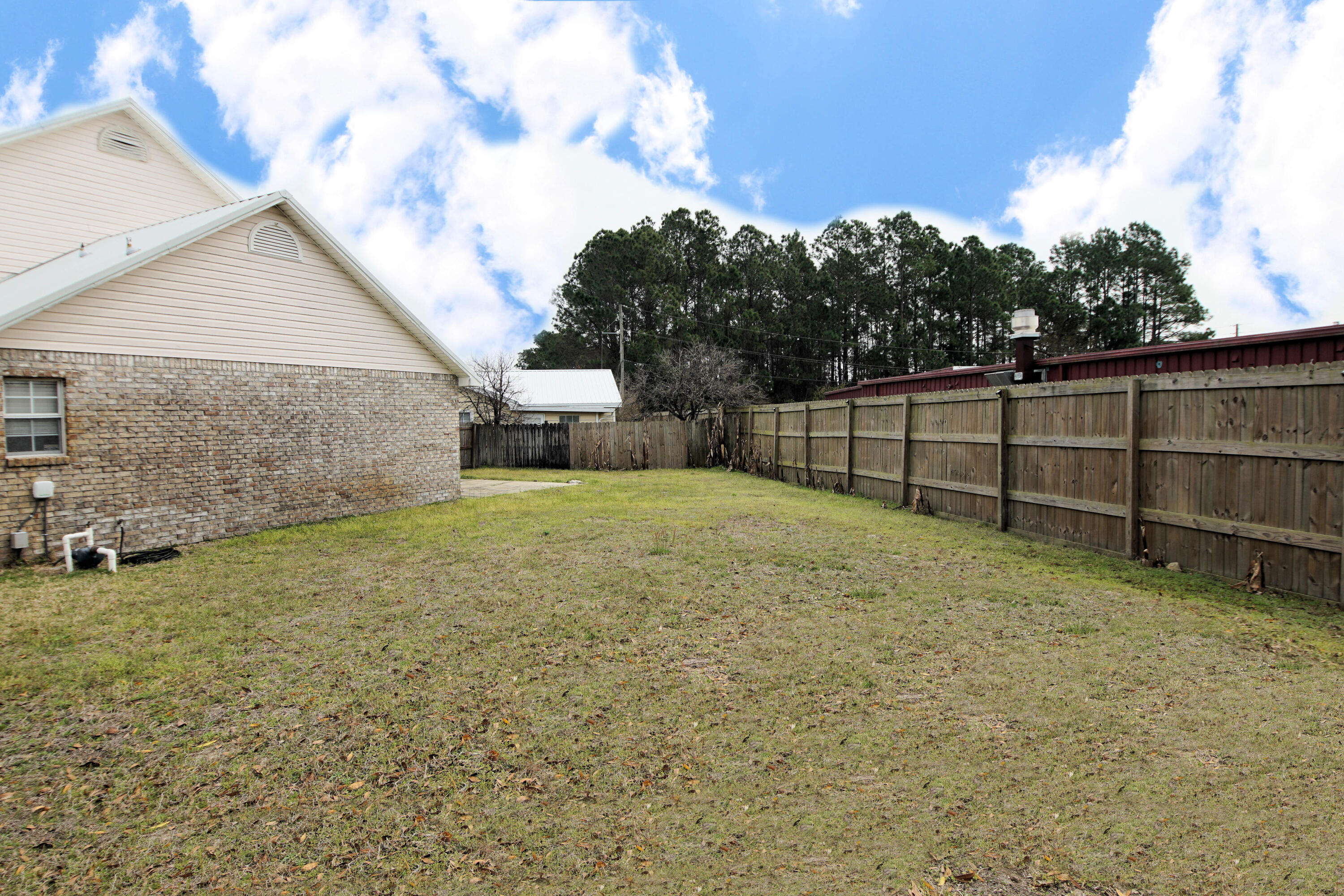 EMERALD ESTATES - Residential Lease