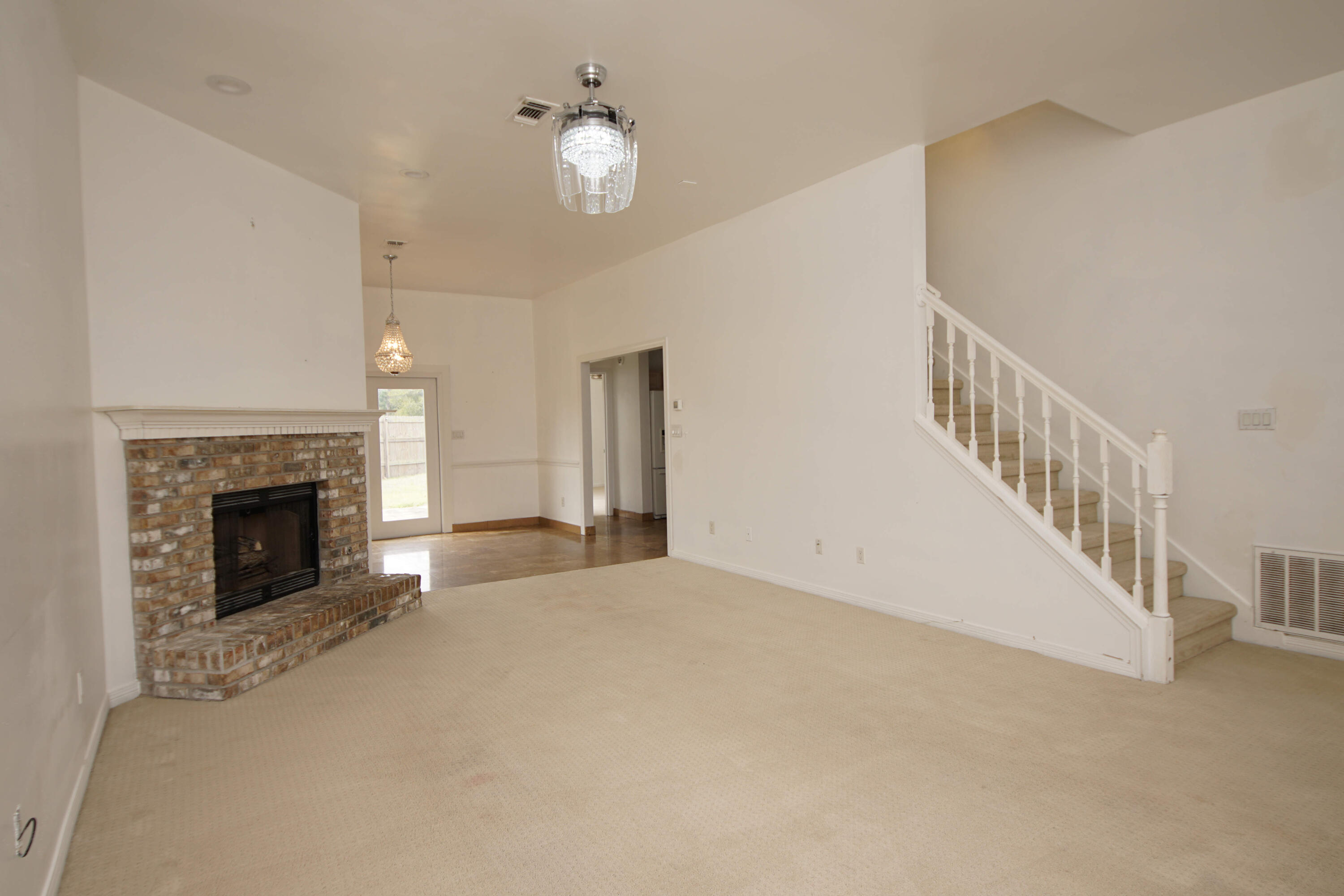 EMERALD ESTATES - Residential Lease