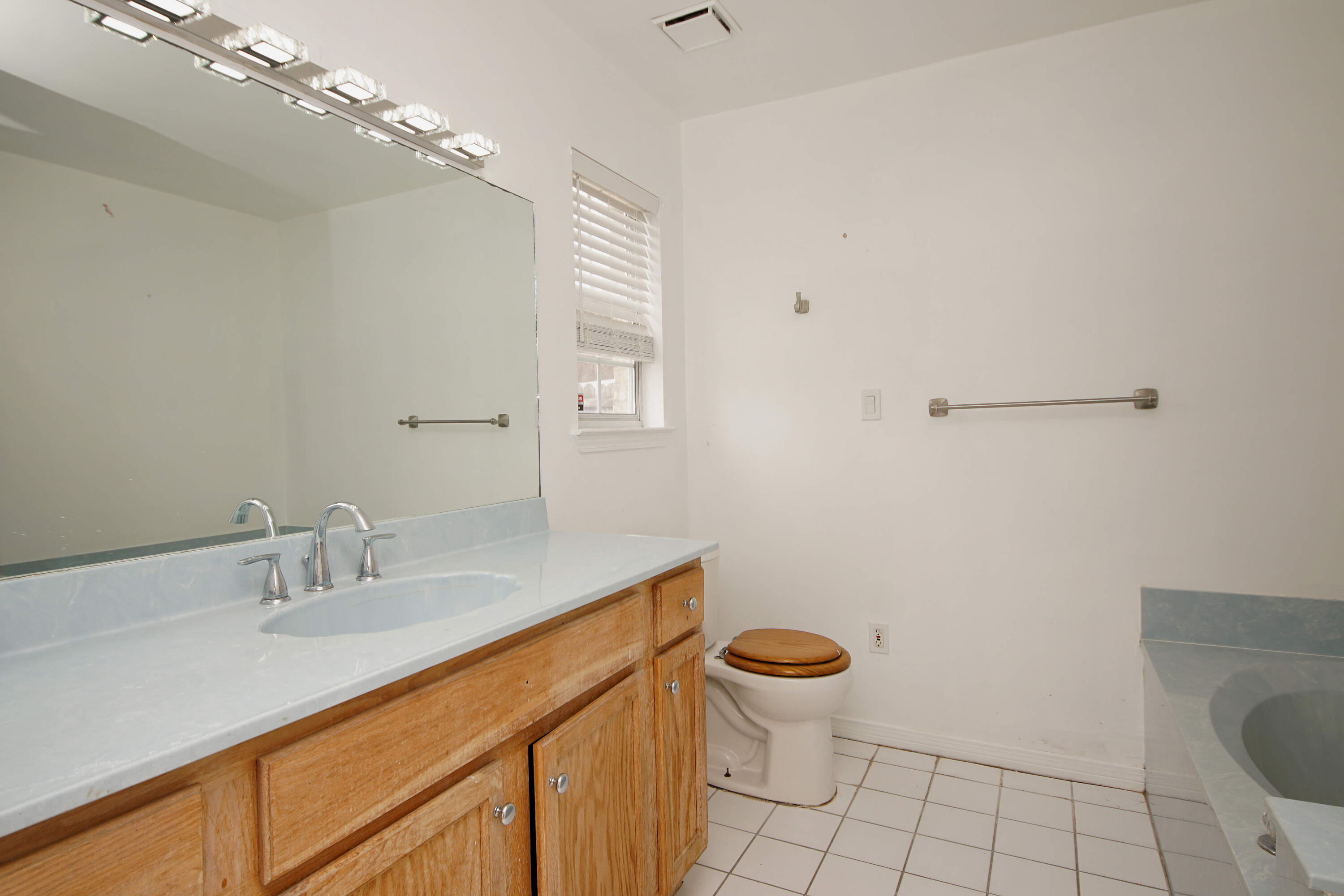 EMERALD ESTATES - Residential Lease