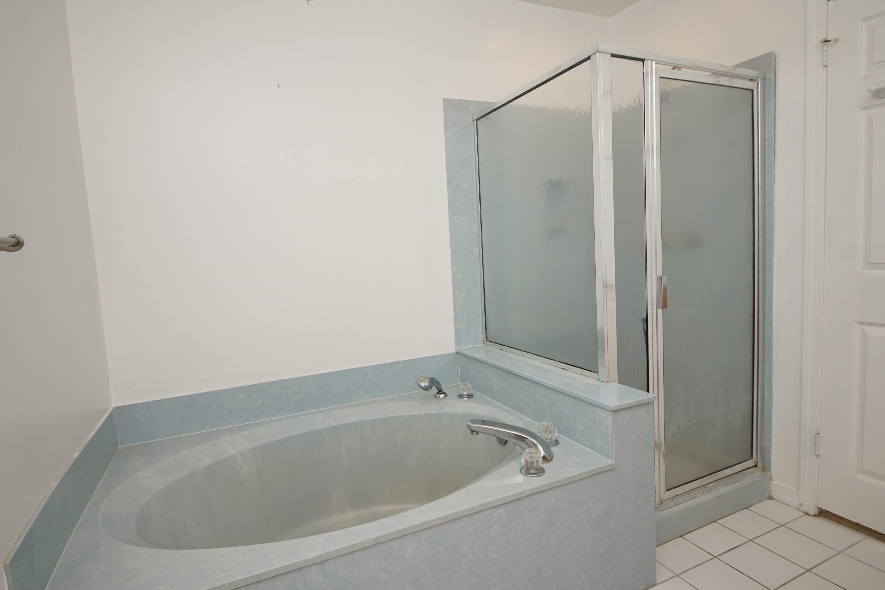 EMERALD ESTATES - Residential Lease