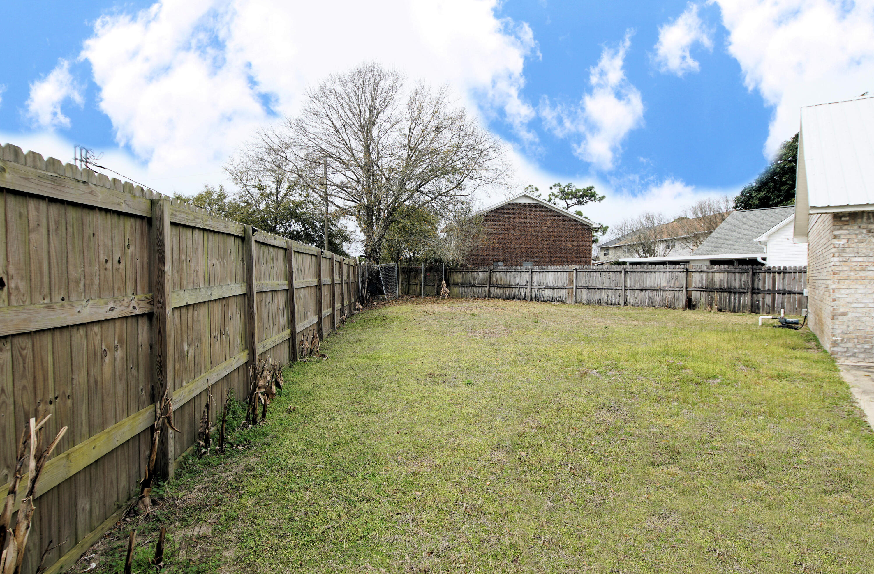 EMERALD ESTATES - Residential Lease