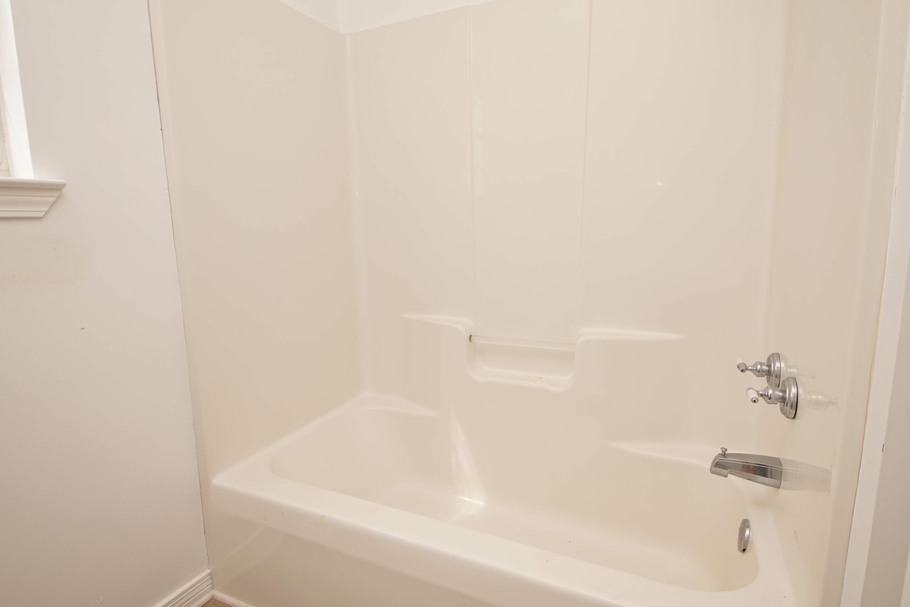EMERALD ESTATES - Residential Lease