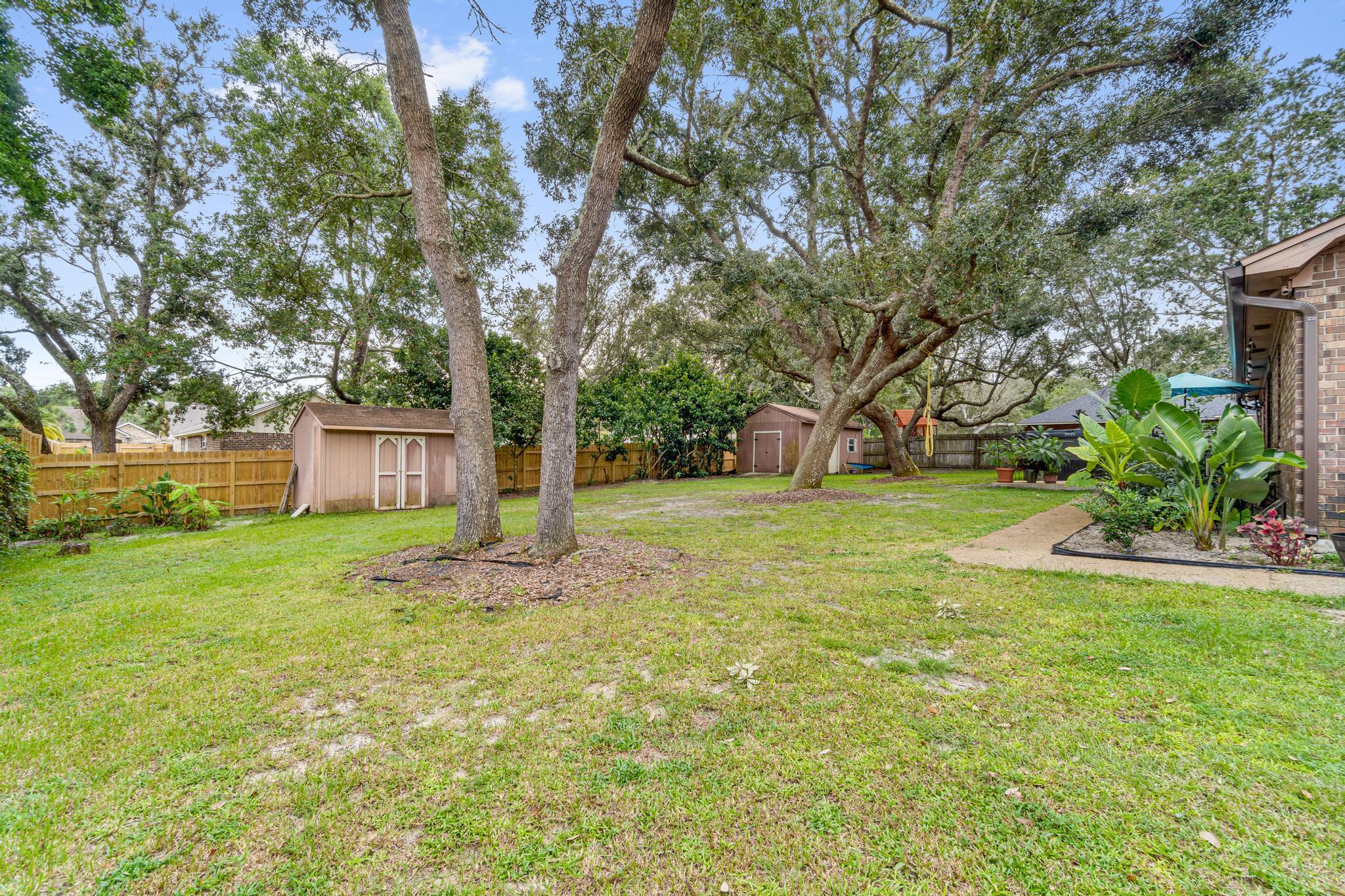 BAY WOODS - Residential