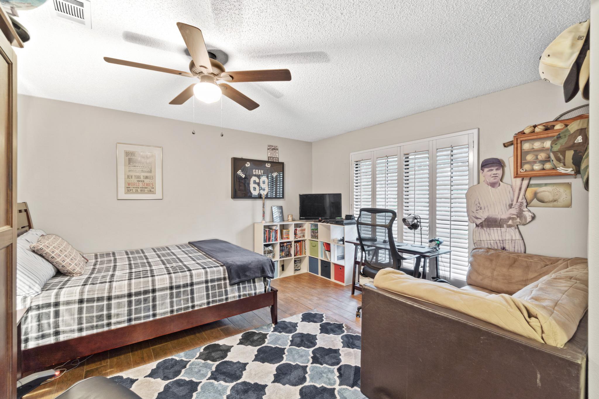 BAY WOODS - Residential