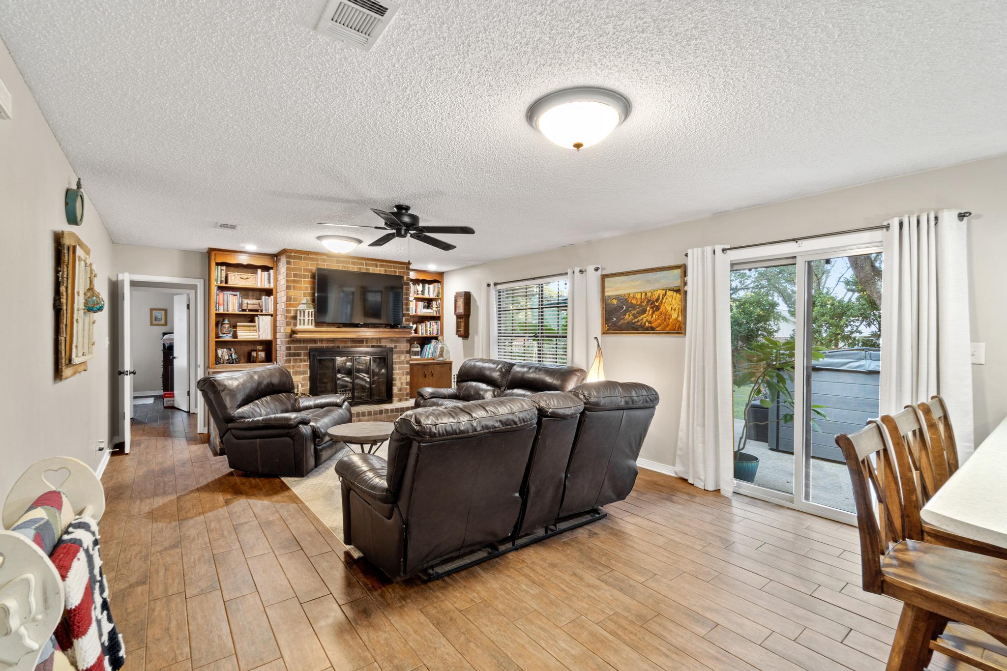 BAY WOODS - Residential