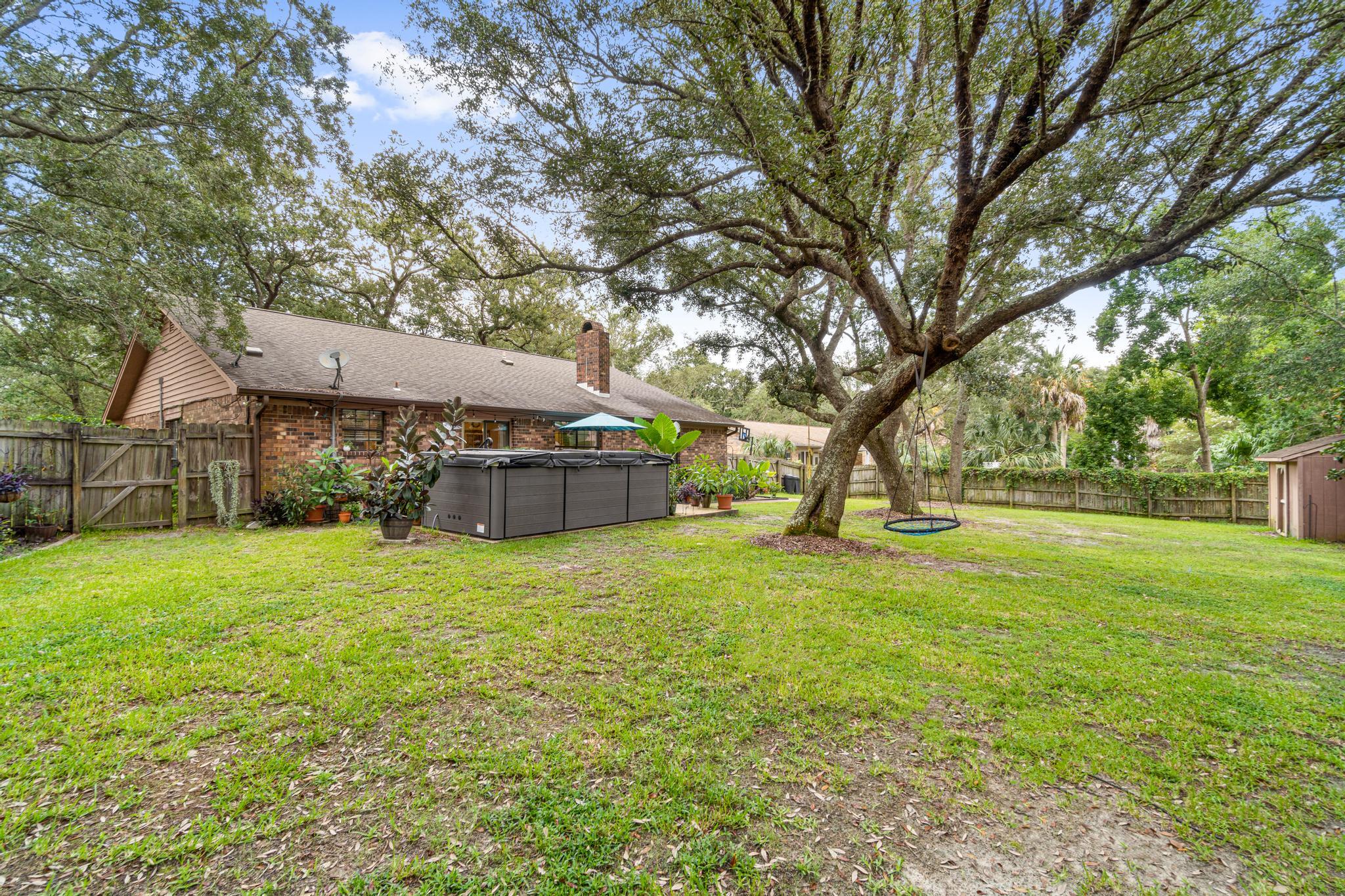 BAY WOODS - Residential