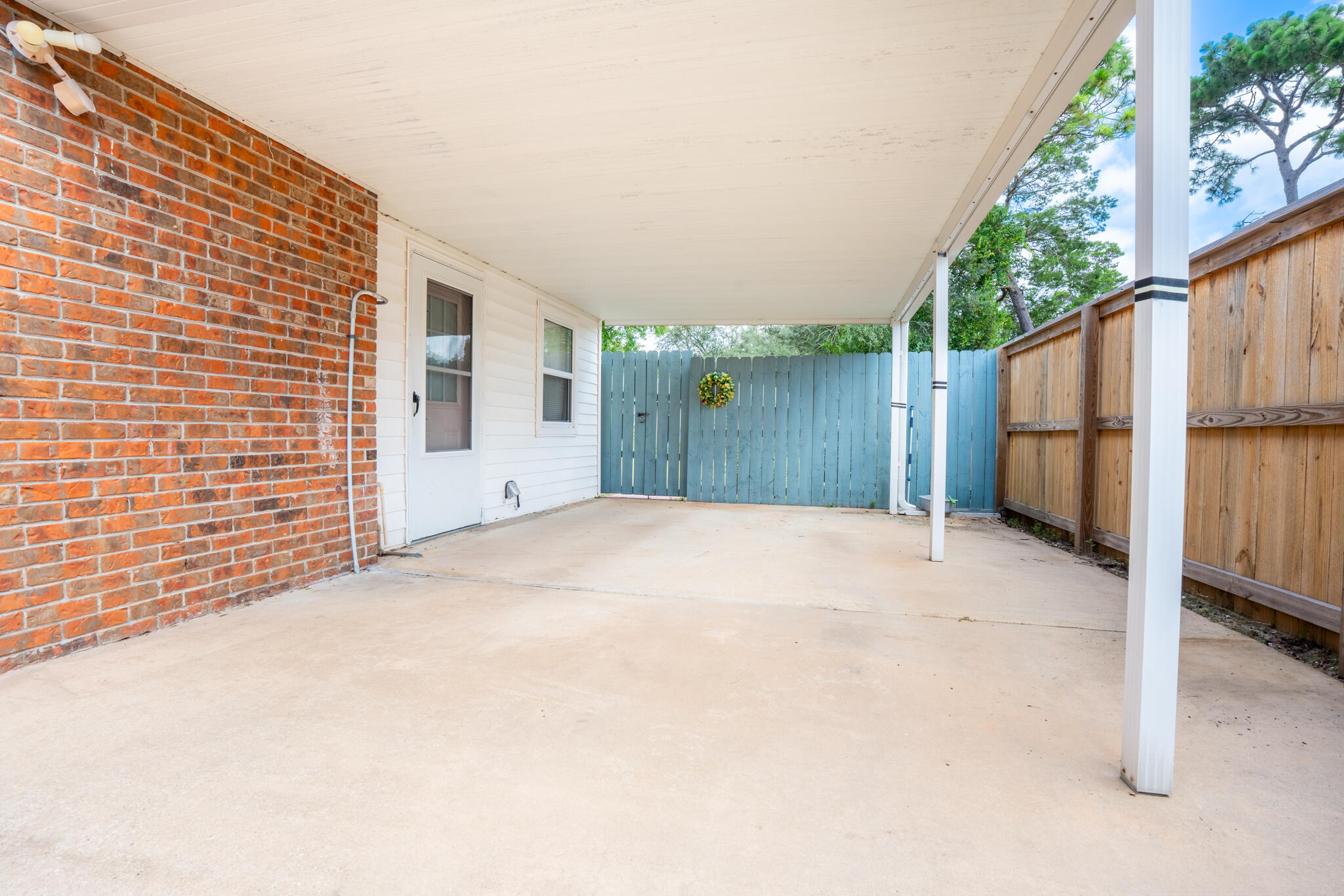 CAROL ANNE MANOR 1ST ADDN - Residential