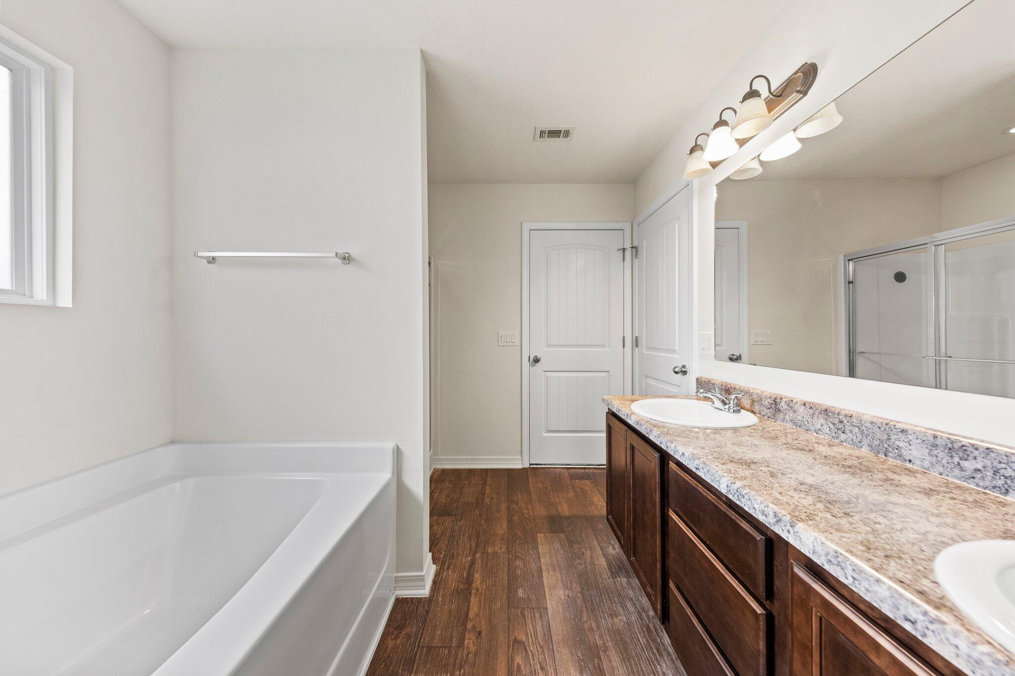 NAVARRE S/D 2ND ADDN - Residential Lease