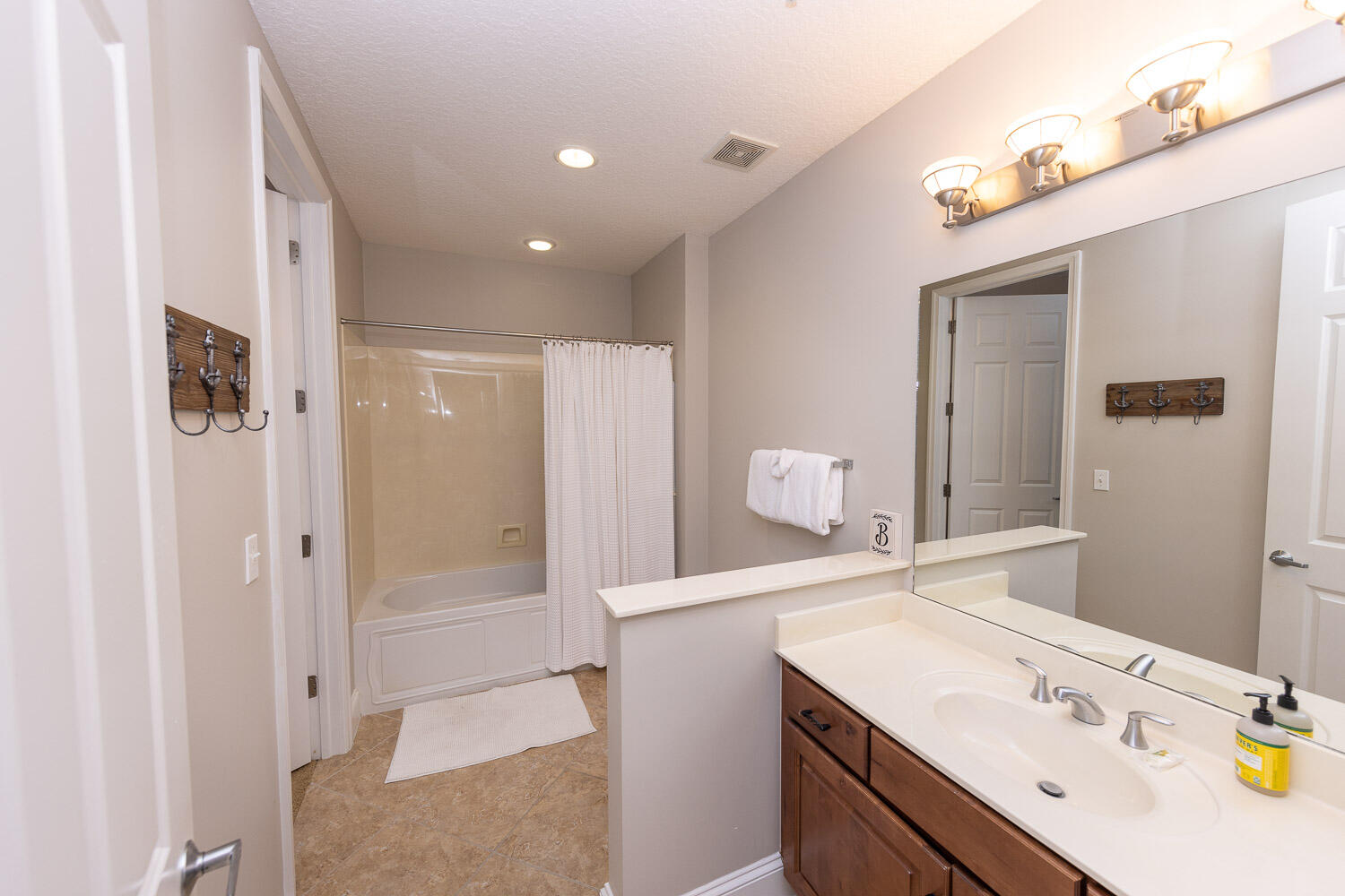 ALEXANDER AT PALM COURT - Residential