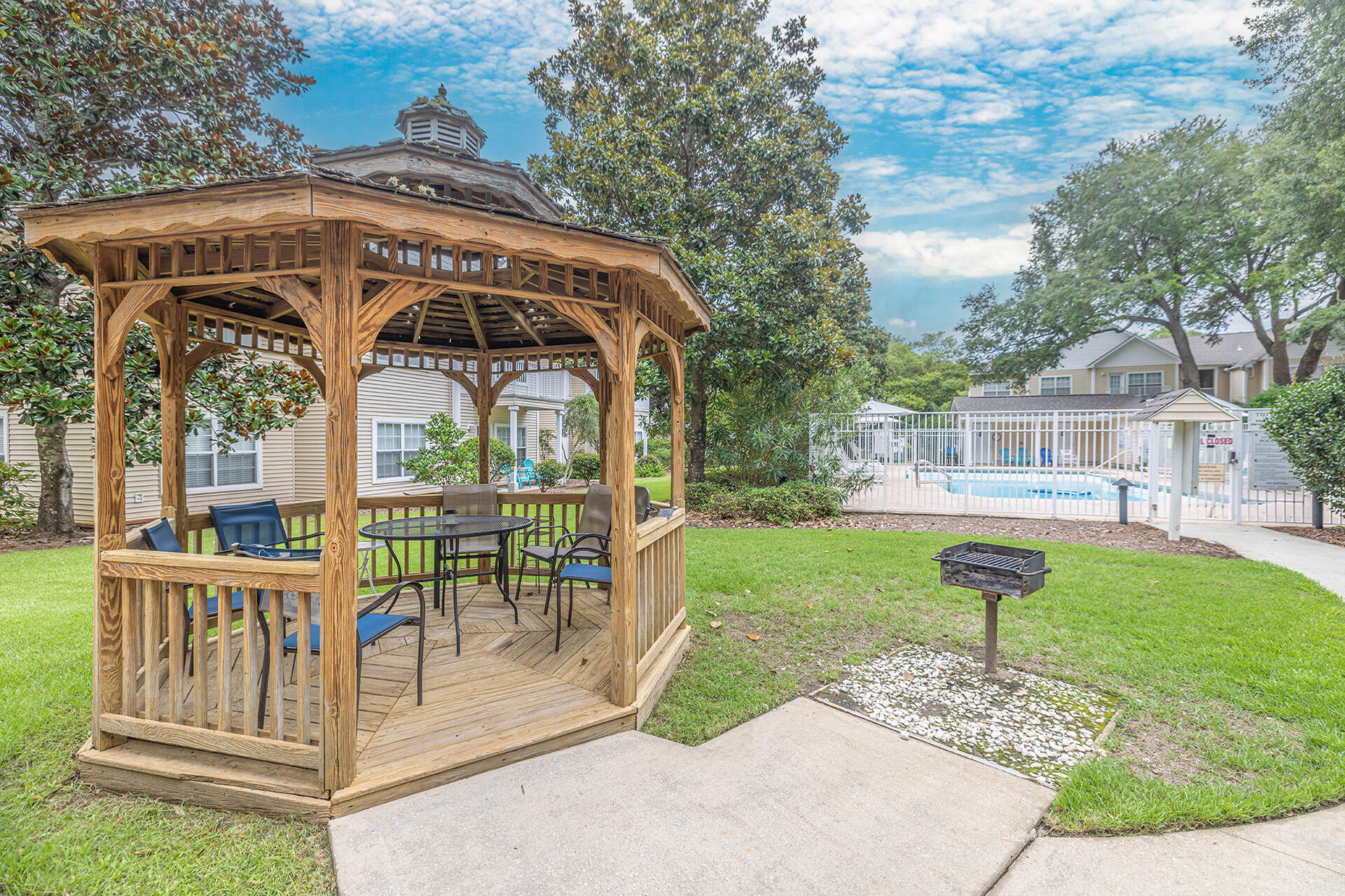 THE OAKS - Residential