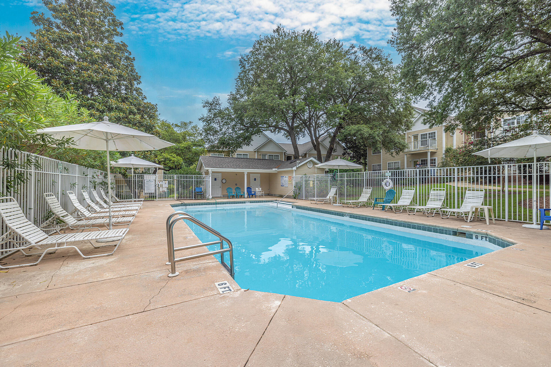 THE OAKS - Residential