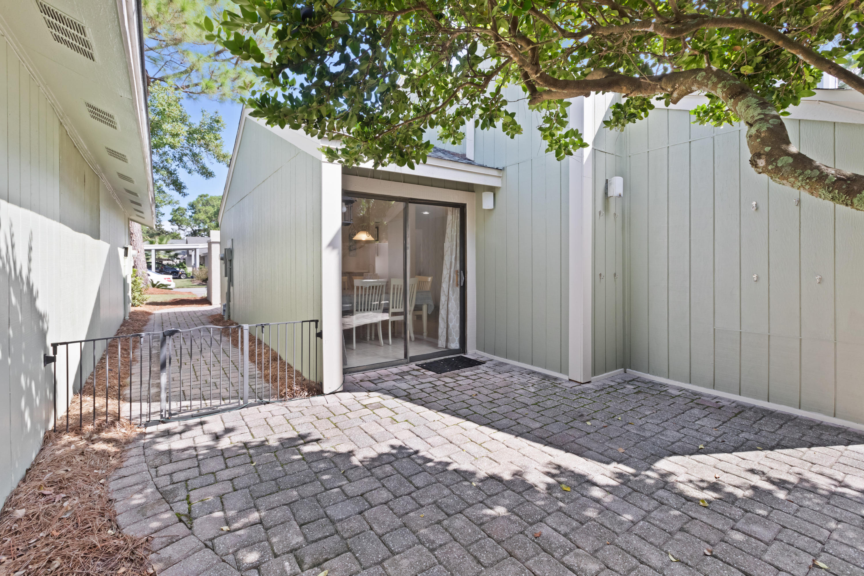 LINKSIDE VILLAGE UNIT 1 - Residential