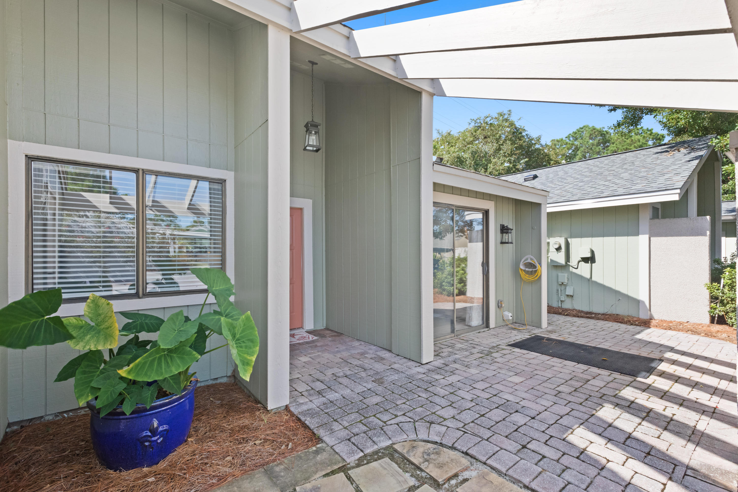 LINKSIDE VILLAGE UNIT 1 - Residential