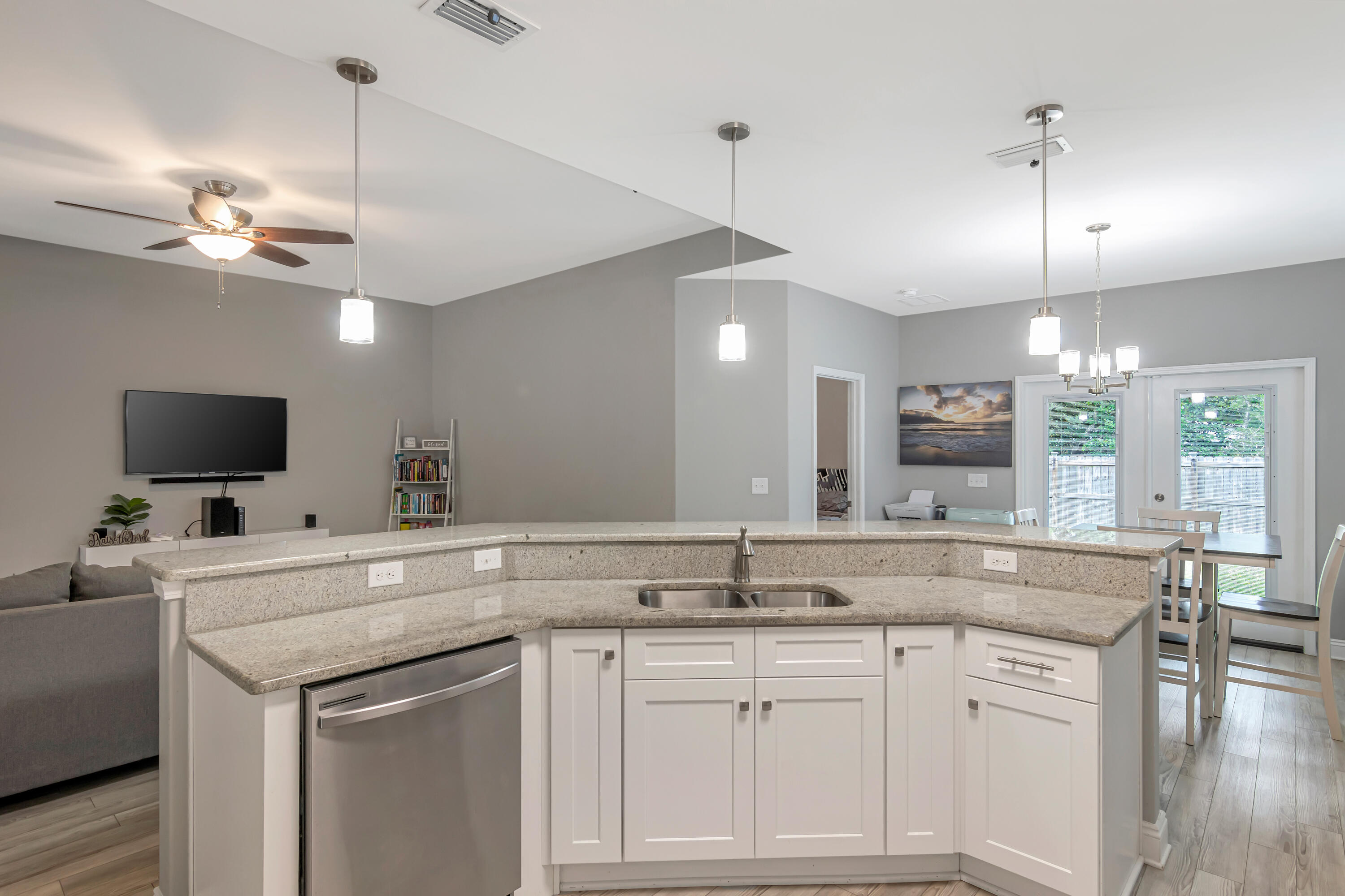 CRESCENT SHORES - Residential