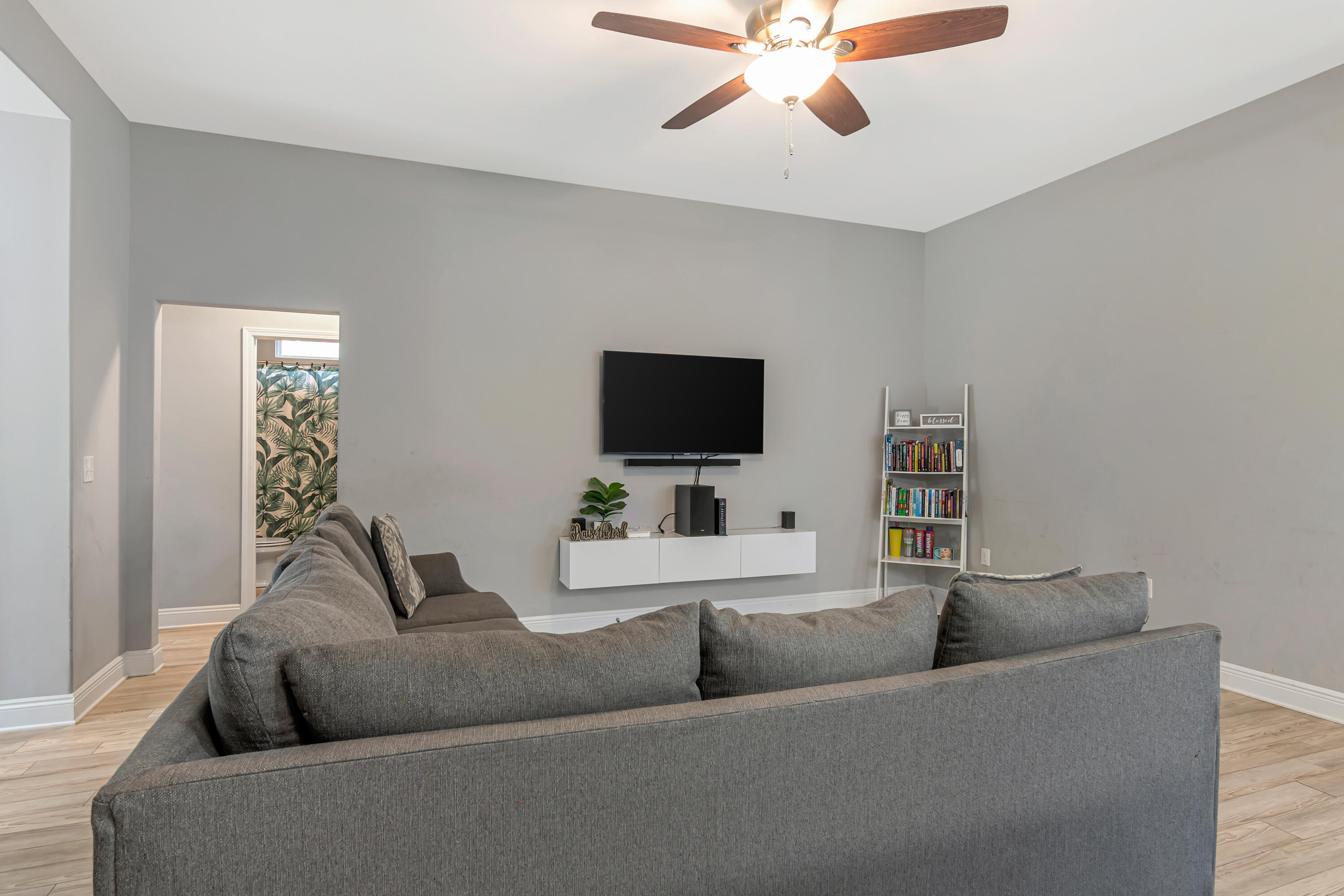 CRESCENT SHORES - Residential
