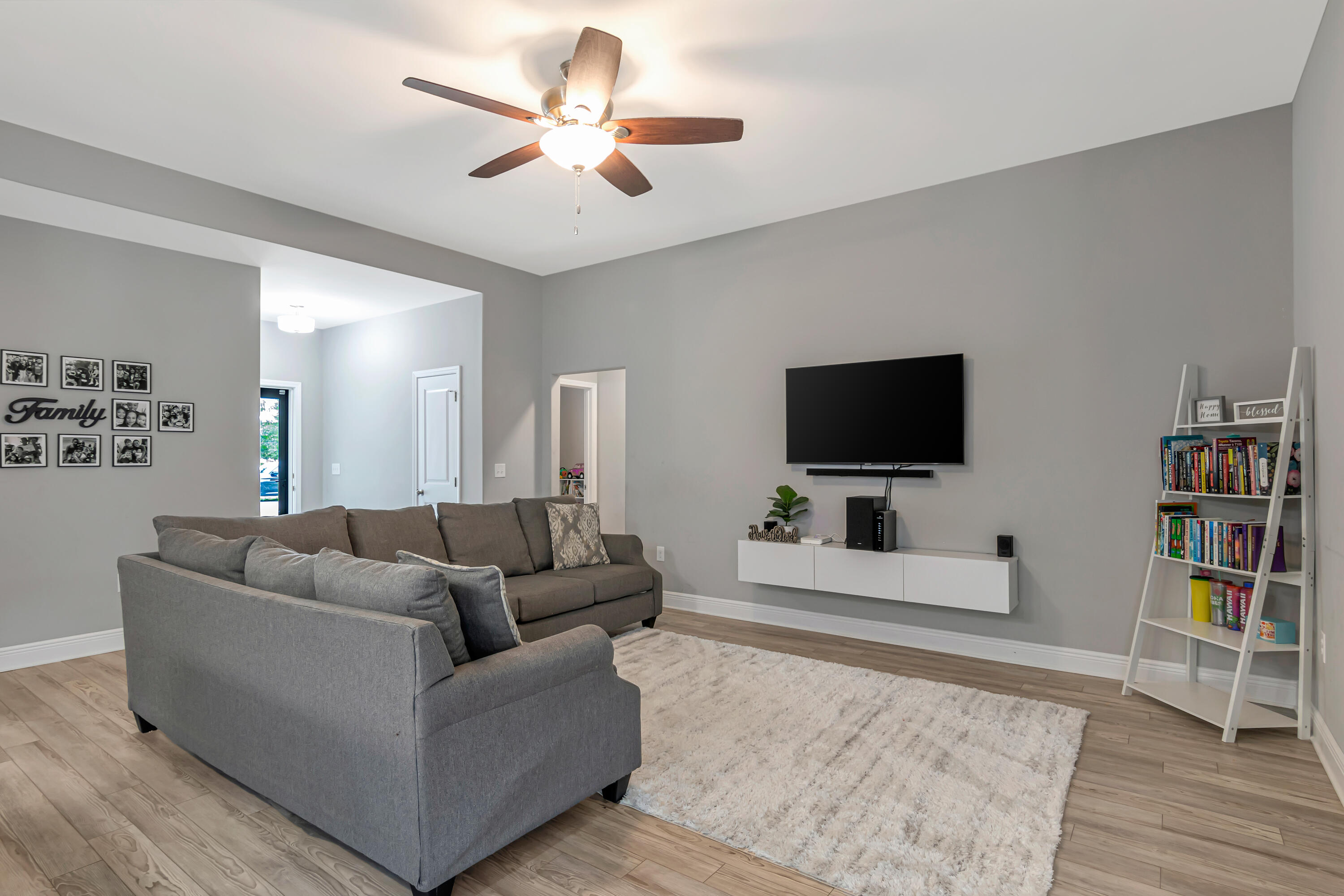 CRESCENT SHORES - Residential