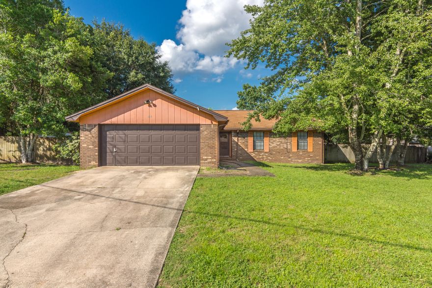 4/2 Bedroom Home Split Floor Plan, Nice Size Kitchen and Dining Area, Living Room As Brick wood Fireplace, Door From Living Room Leads Out To Covered Screen In Back Porch, Which Runs The Length Of The Back Of The House, Great For Hanging Out. Nice Size Yard With Sprinkler System. The 4Th Bedroom Was Used As The Man Cave Decorated For Cowboys FansBuilt In 1987 But In Good Condition.TERMITE BOND ON HOME.EVERYONE MUST WEAR MASK EVEN IF VACCINATED !!!!!! PLEASE