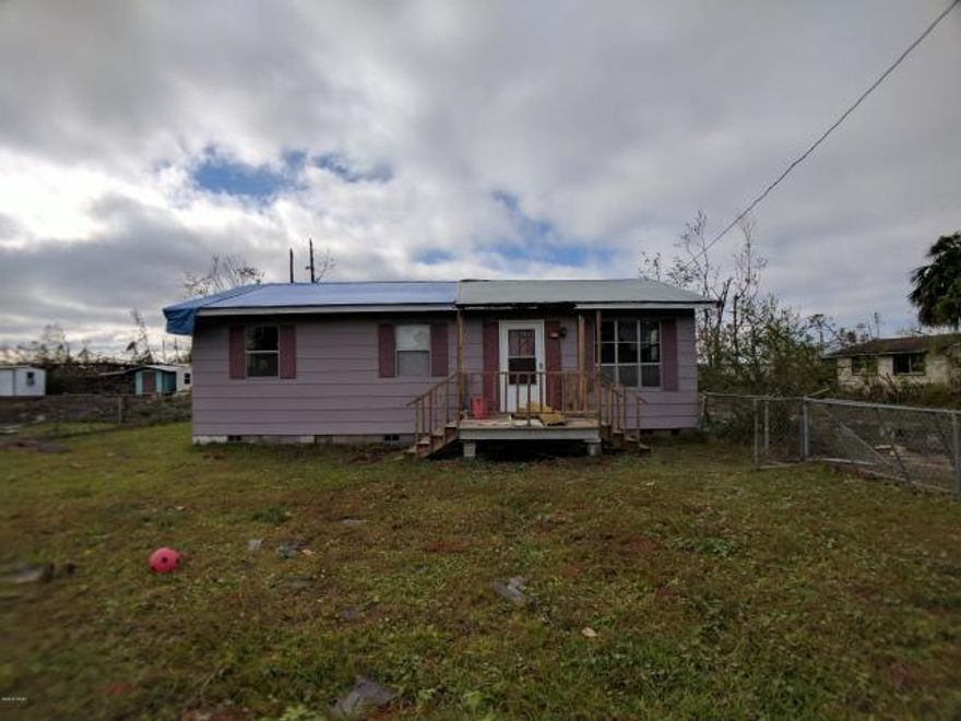 *DAMAGED DURING HURRICANE. DO NOT USE AS COMP*