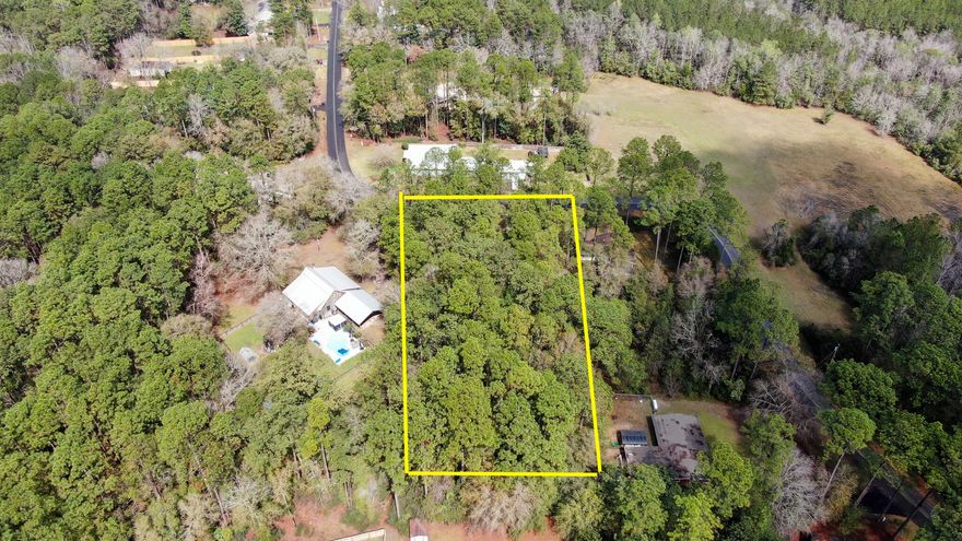 Beautiful wooded 3/4 acre lot in Country Manor Estates next to the Teelinville subdivision. If you've been looking to build in a great neighborhood without an HOA, look no further. Located 1 mile from Walmart, 2 miles to I-10, and appx 30 minutes to the the white sand beautiful beaches!