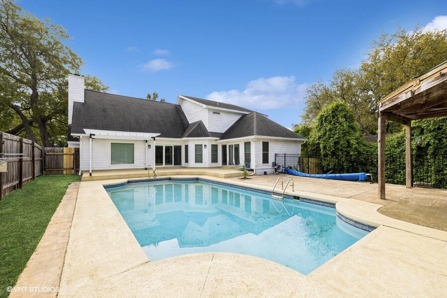 LAKE LORRAINE GARDENS - Residential