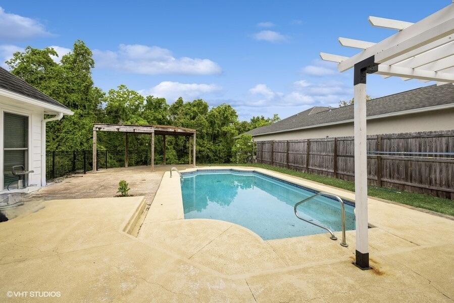 LAKE LORRAINE GARDENS - Residential