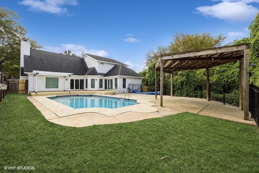 LAKE LORRAINE GARDENS - Residential
