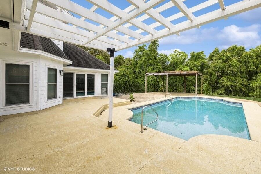 LAKE LORRAINE GARDENS - Residential
