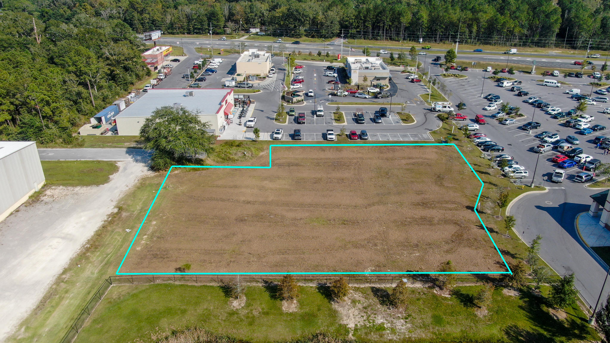 Main image without alt text