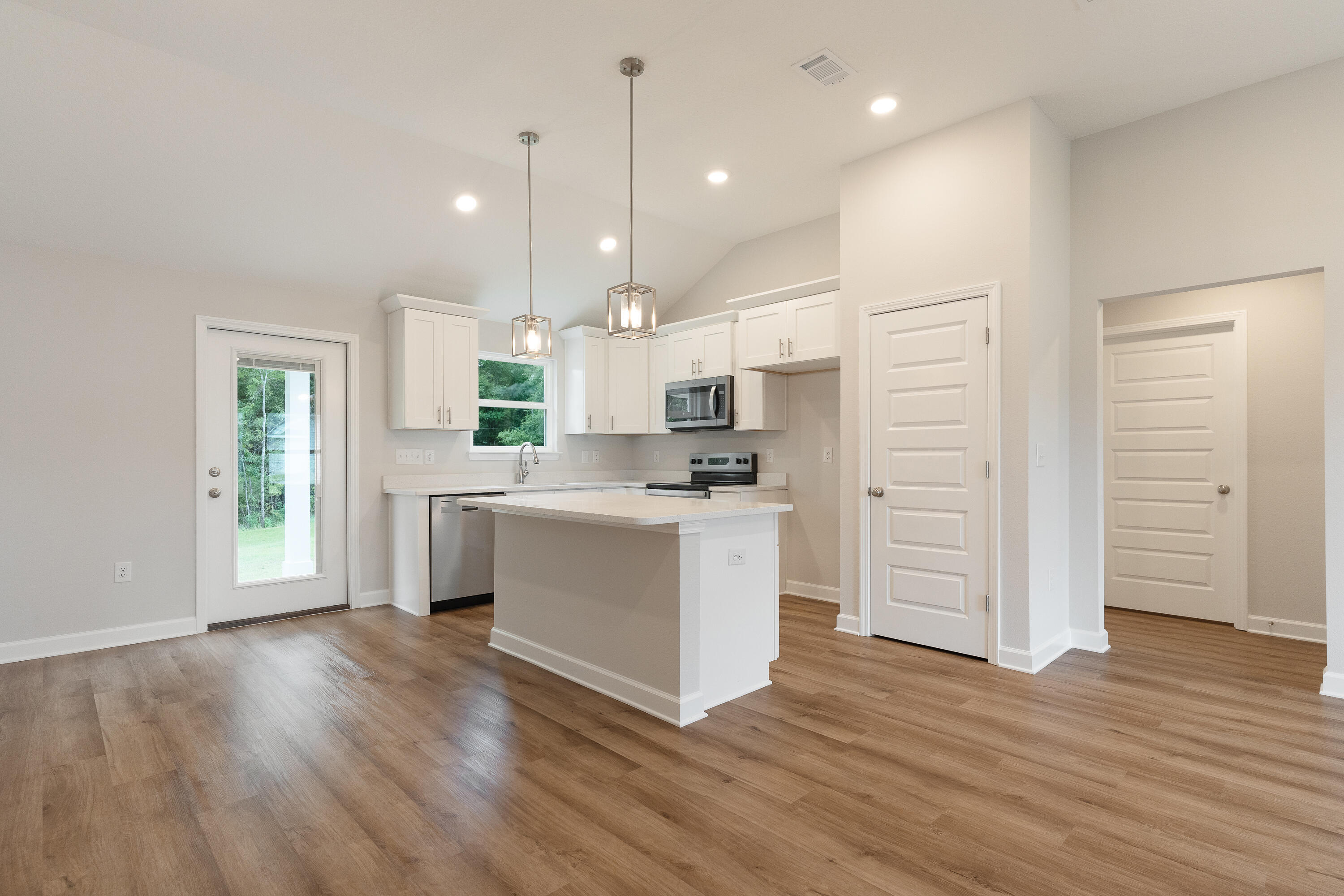 SOUTHERN DAY CHATEAU - Residential