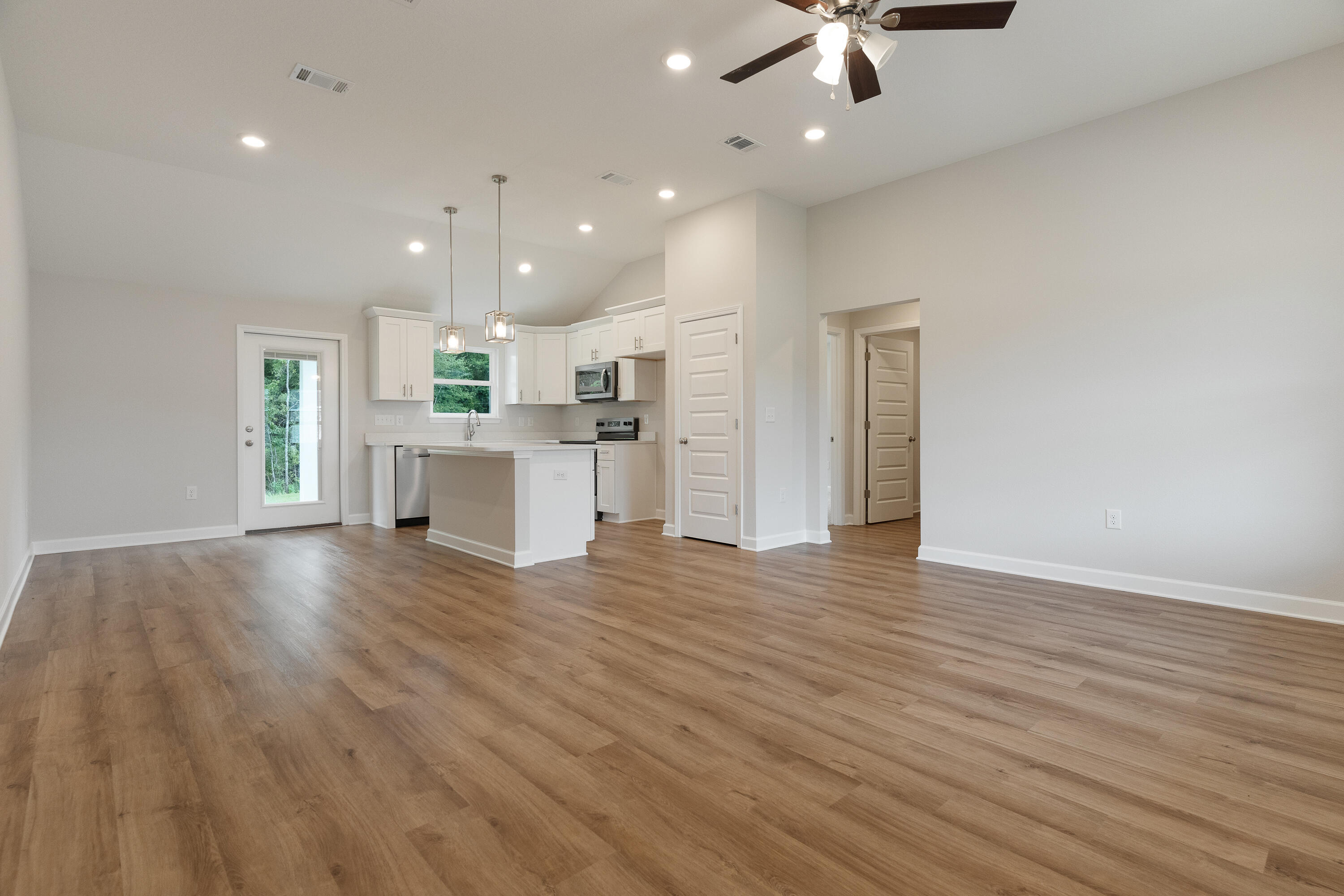SOUTHERN DAY CHATEAU - Residential