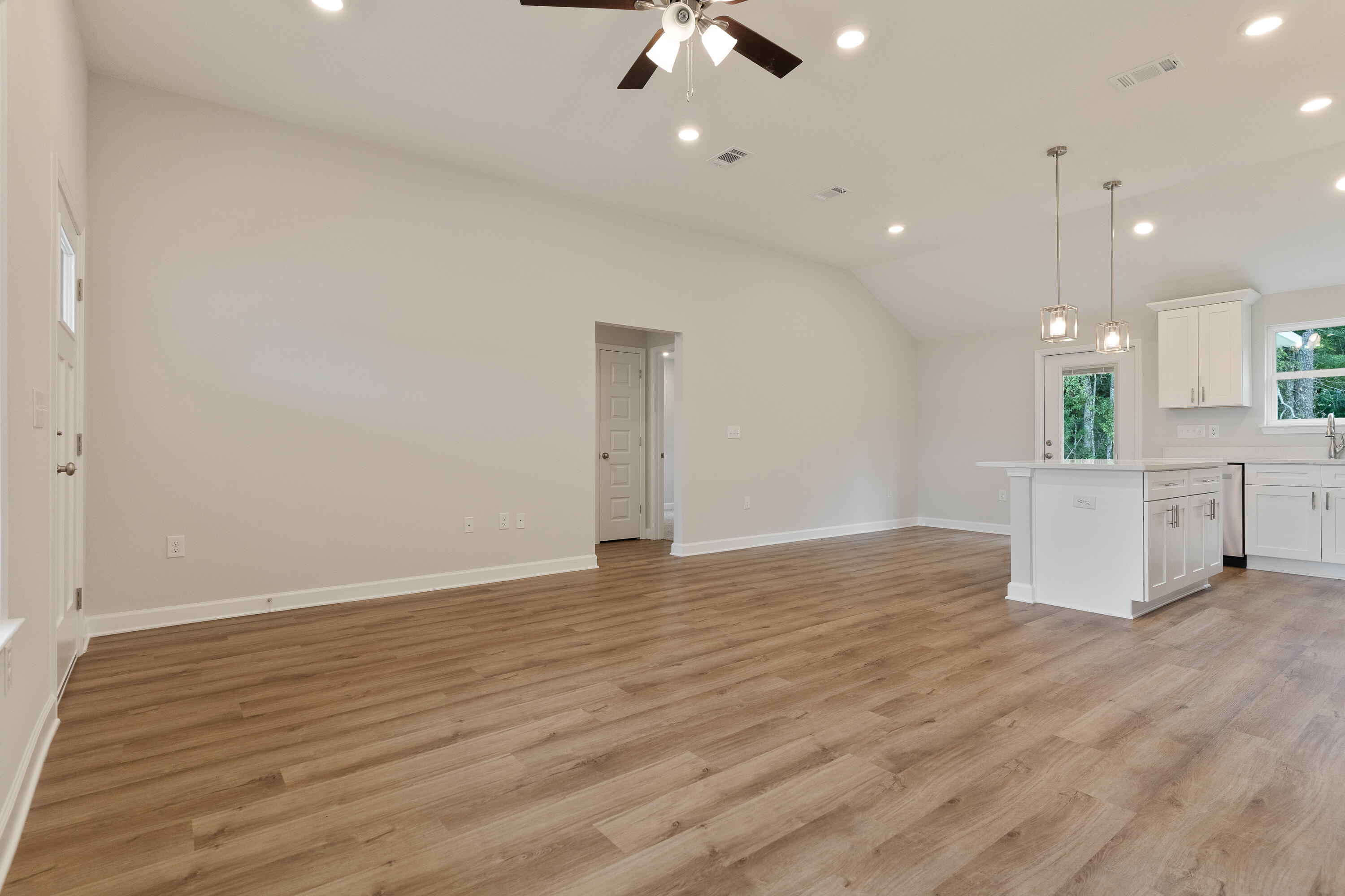 SOUTHERN DAY CHATEAU - Residential
