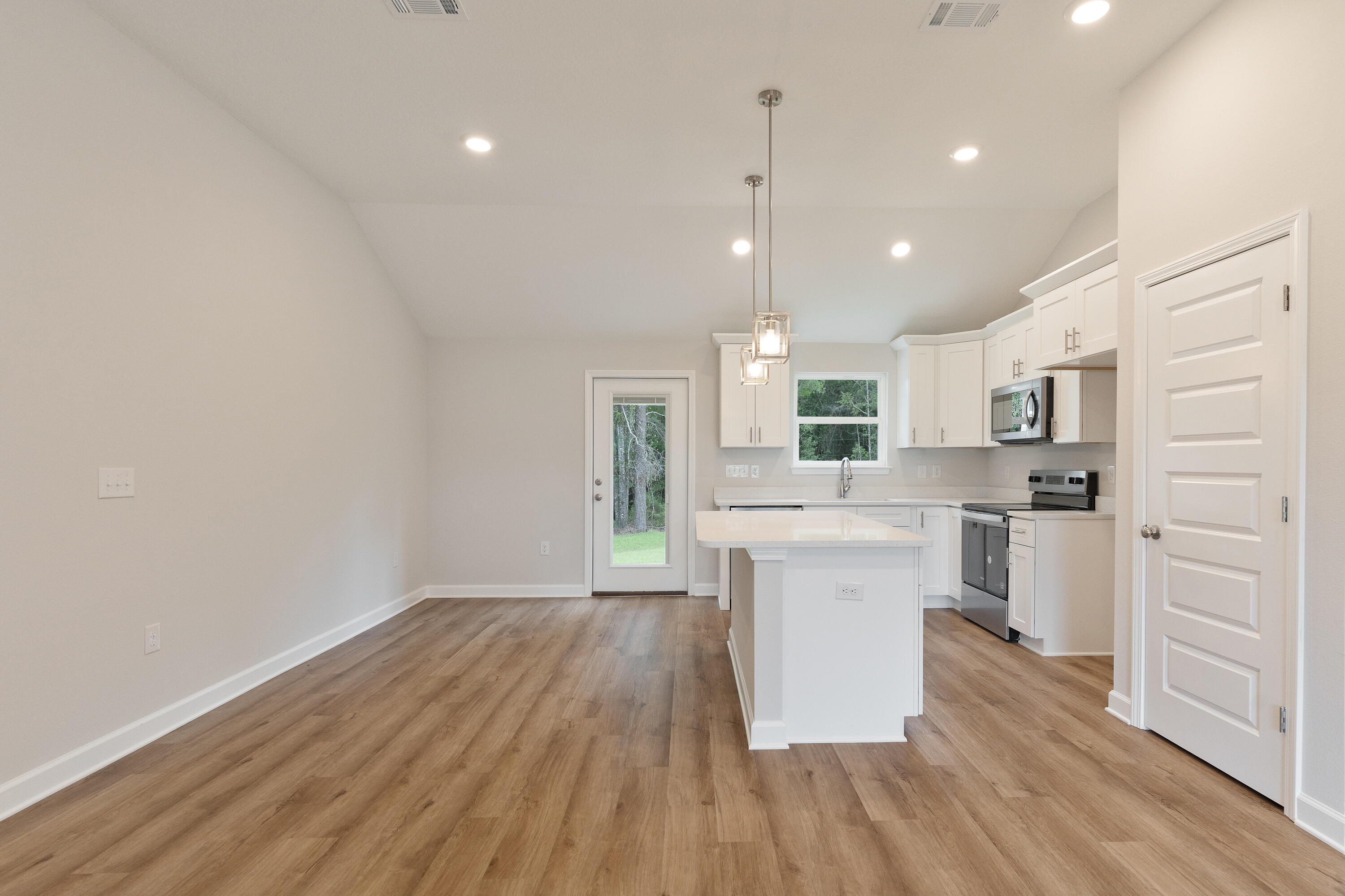 SOUTHERN DAY CHATEAU - Residential