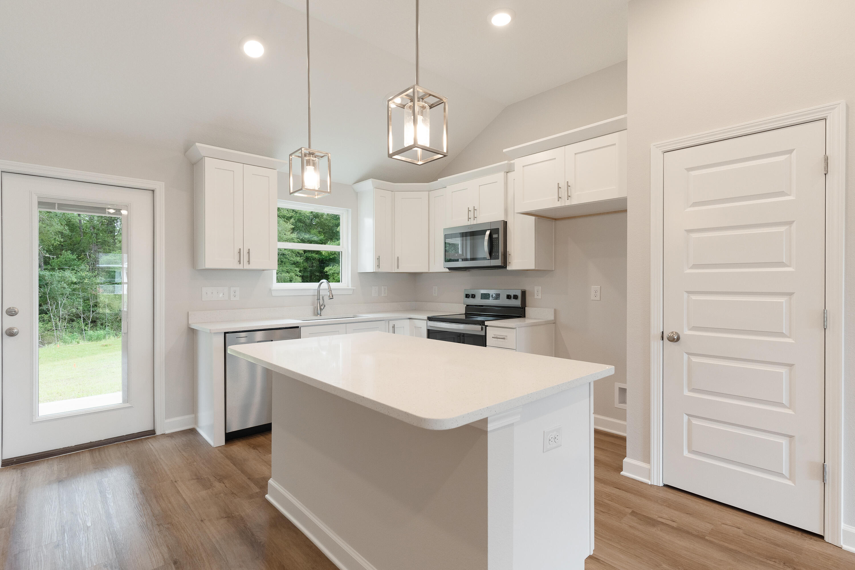 SOUTHERN DAY CHATEAU - Residential