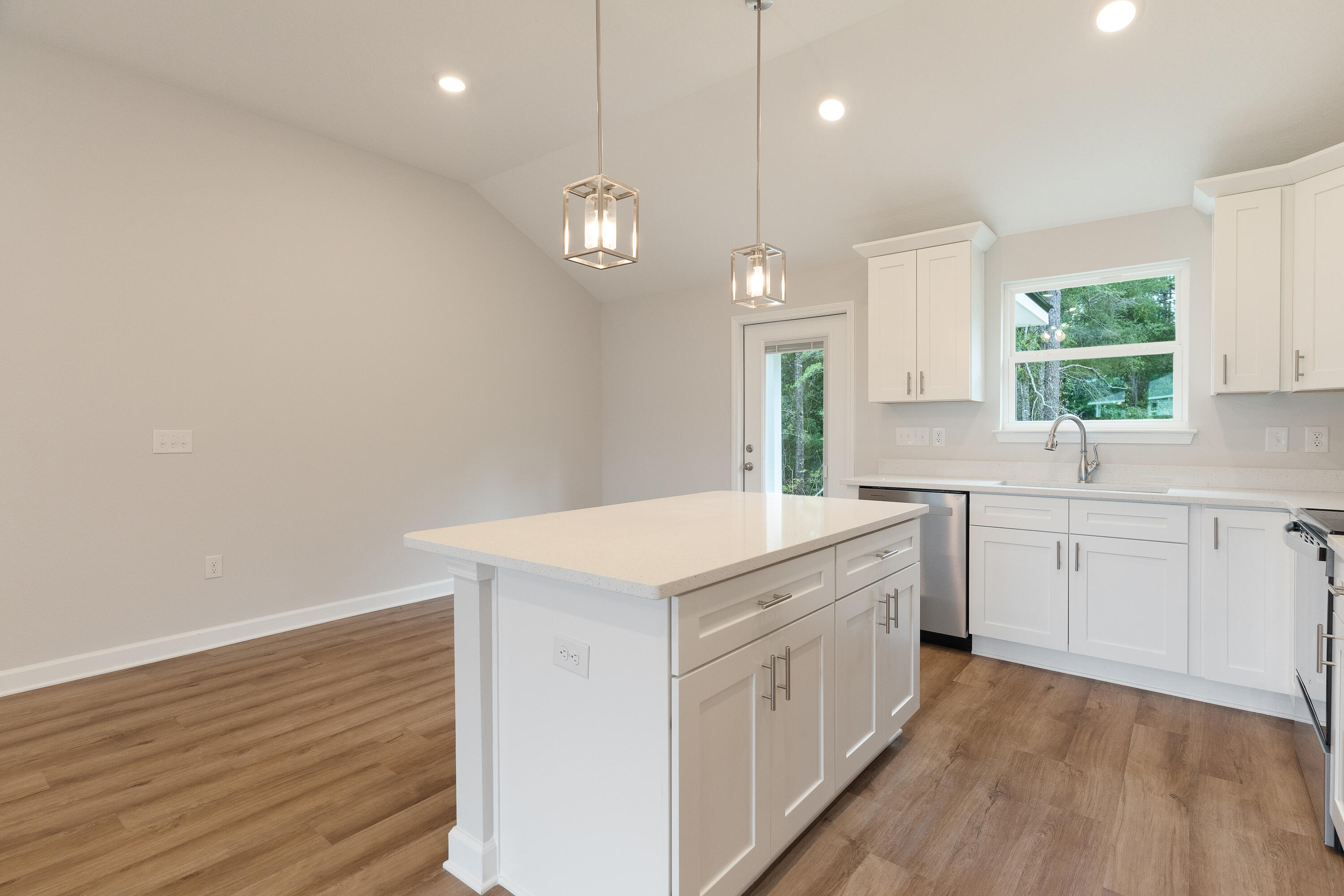 SOUTHERN DAY CHATEAU - Residential