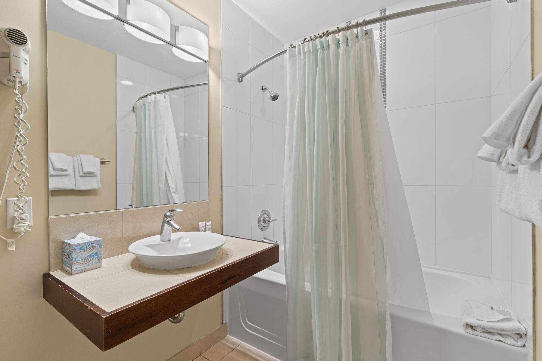 BAHIA CONDO - Residential