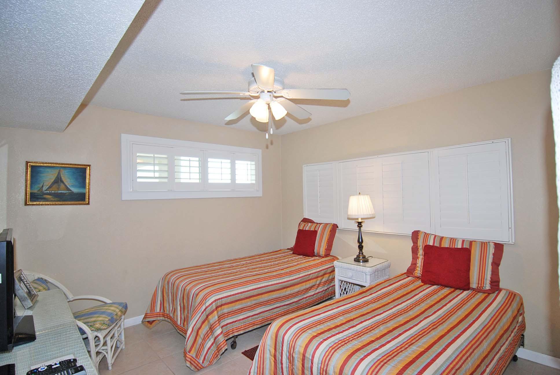 ISLANDER CONDO PH 2 - Residential