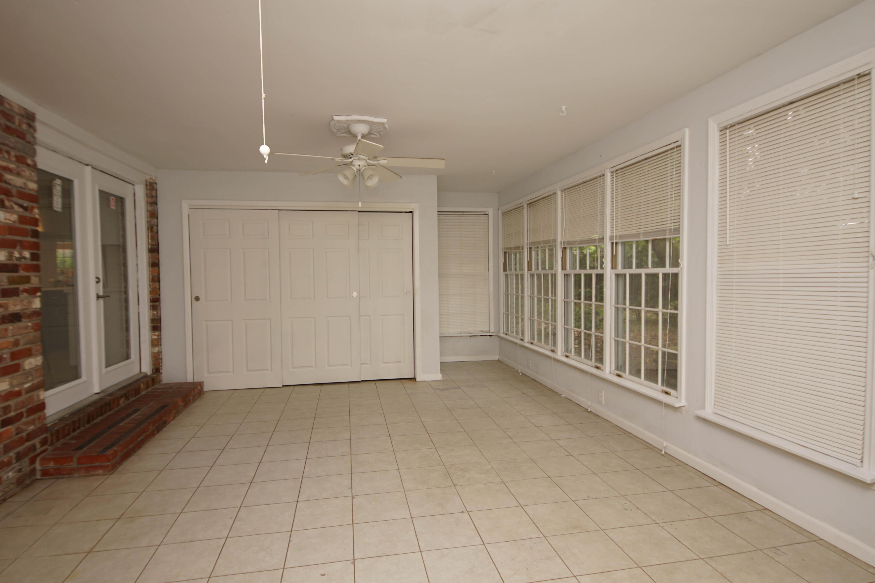 COUNTRY CLUB ESTATES - Residential Lease