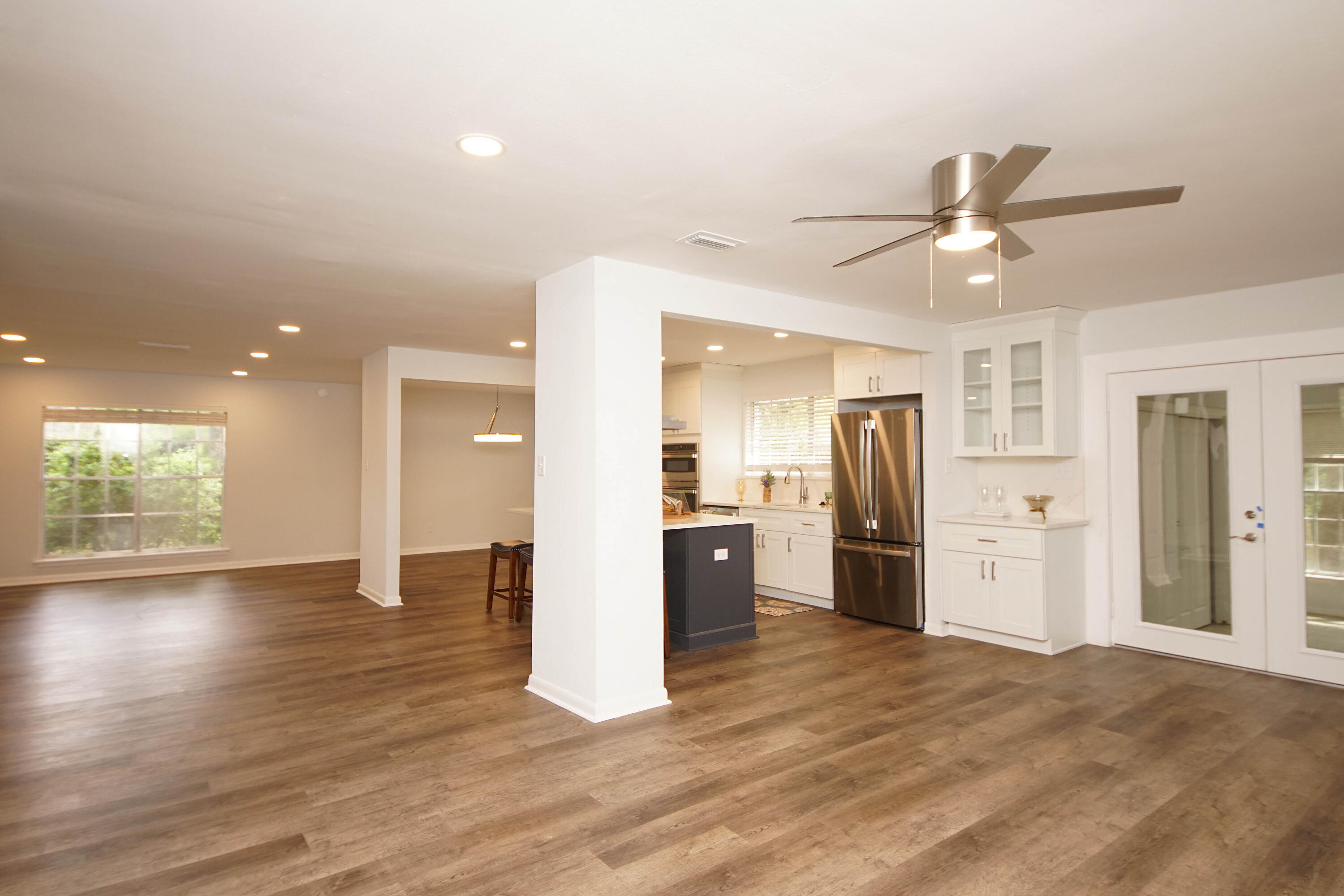 COUNTRY CLUB ESTATES - Residential Lease