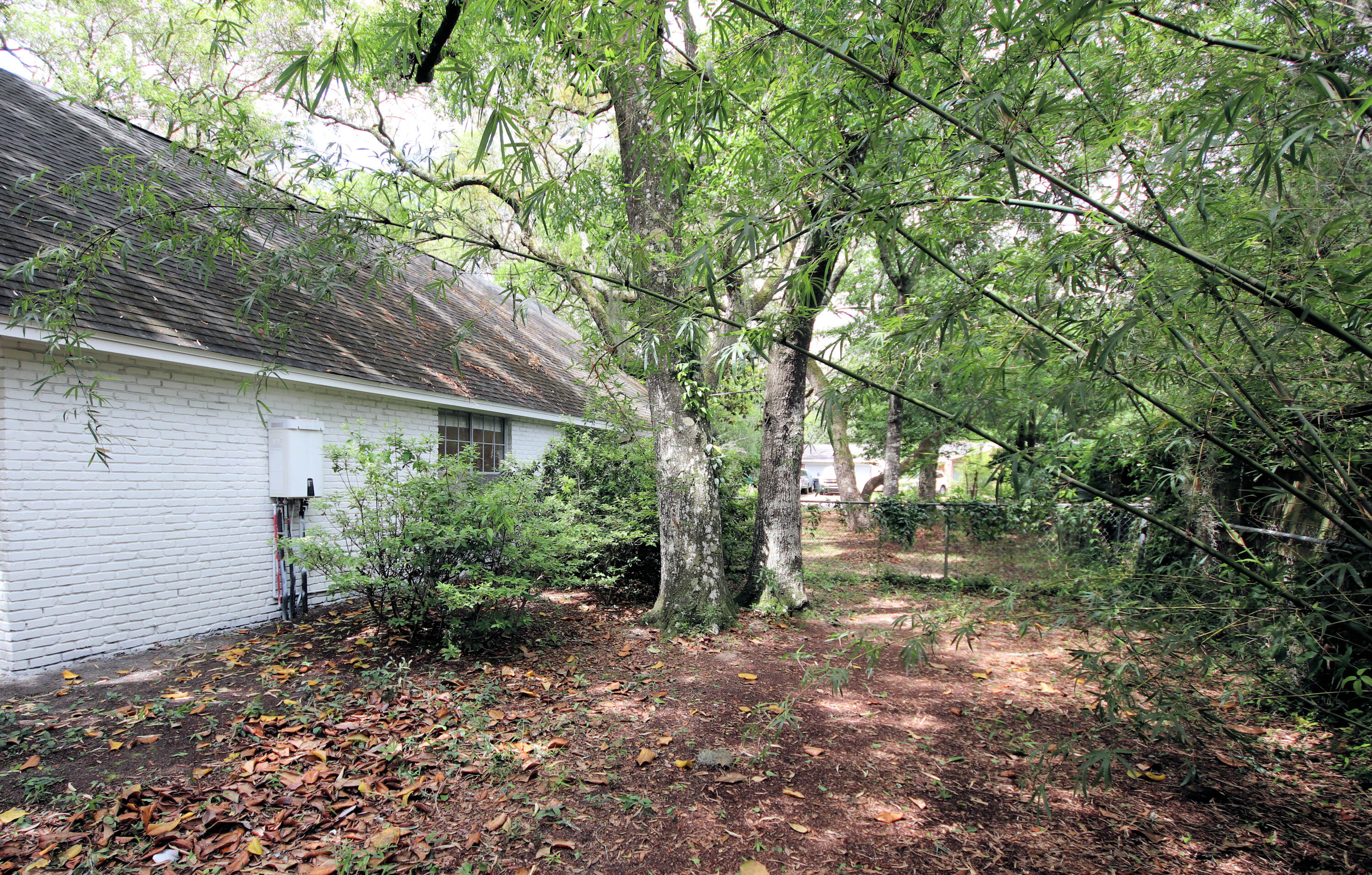 COUNTRY CLUB ESTATES - Residential Lease